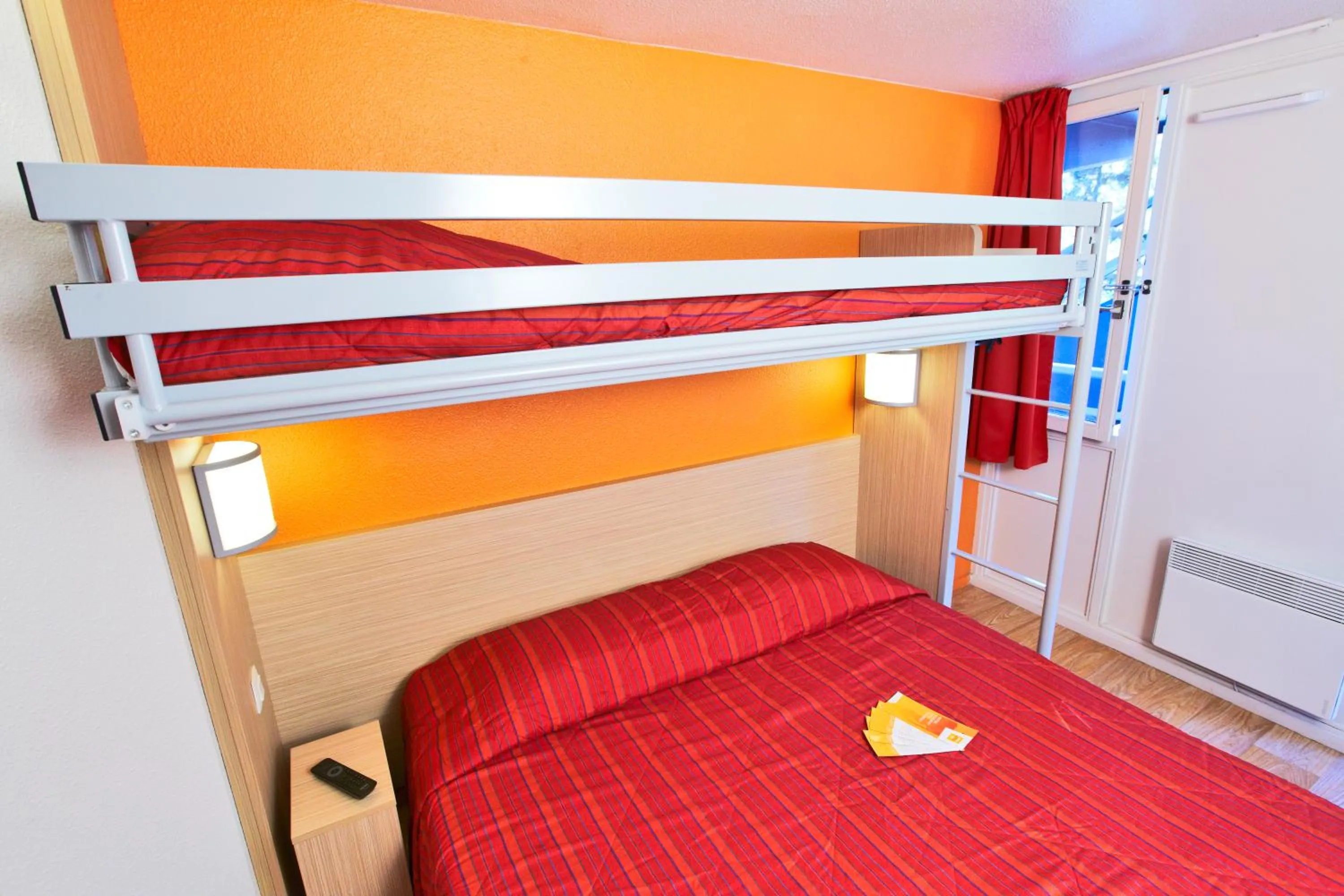 Photo of the whole room, Bed in Premiere Classe Lille Nord - Tourcoing
