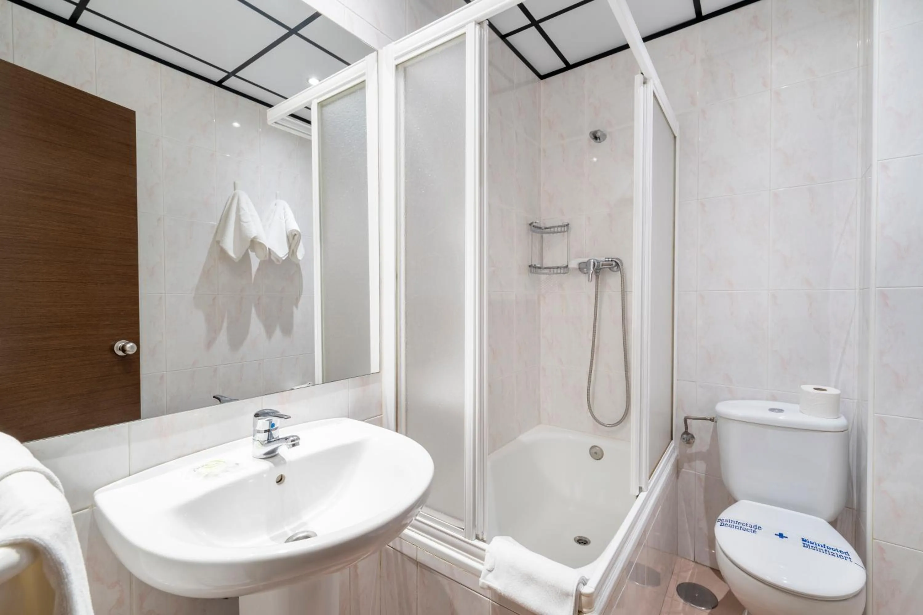 Bathroom in Hostal Ballesta