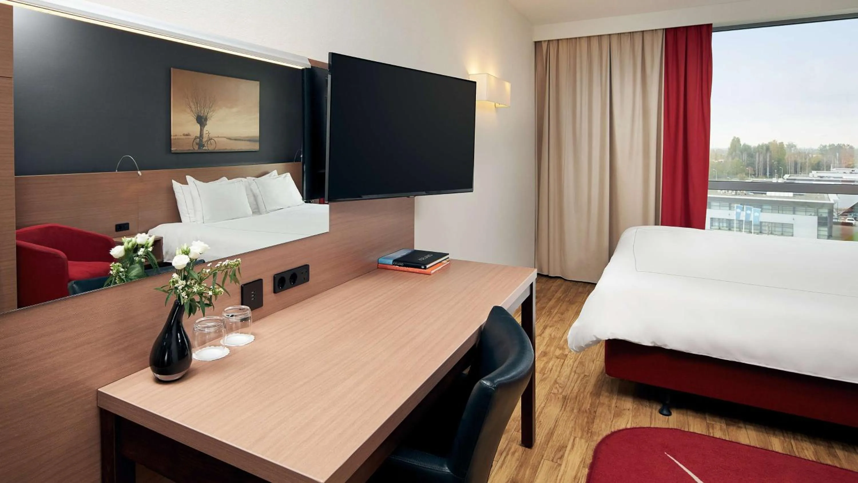 TV and multimedia, Bed in Park Plaza Amsterdam Airport