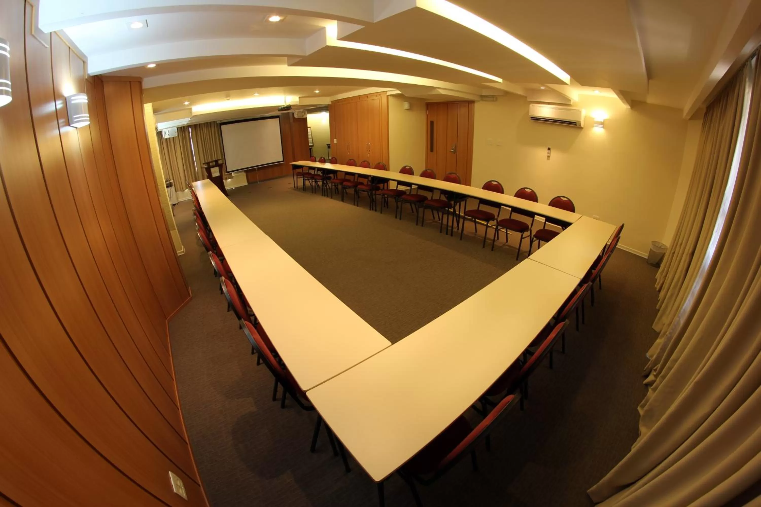 Business facilities in Hotel Ema Palace