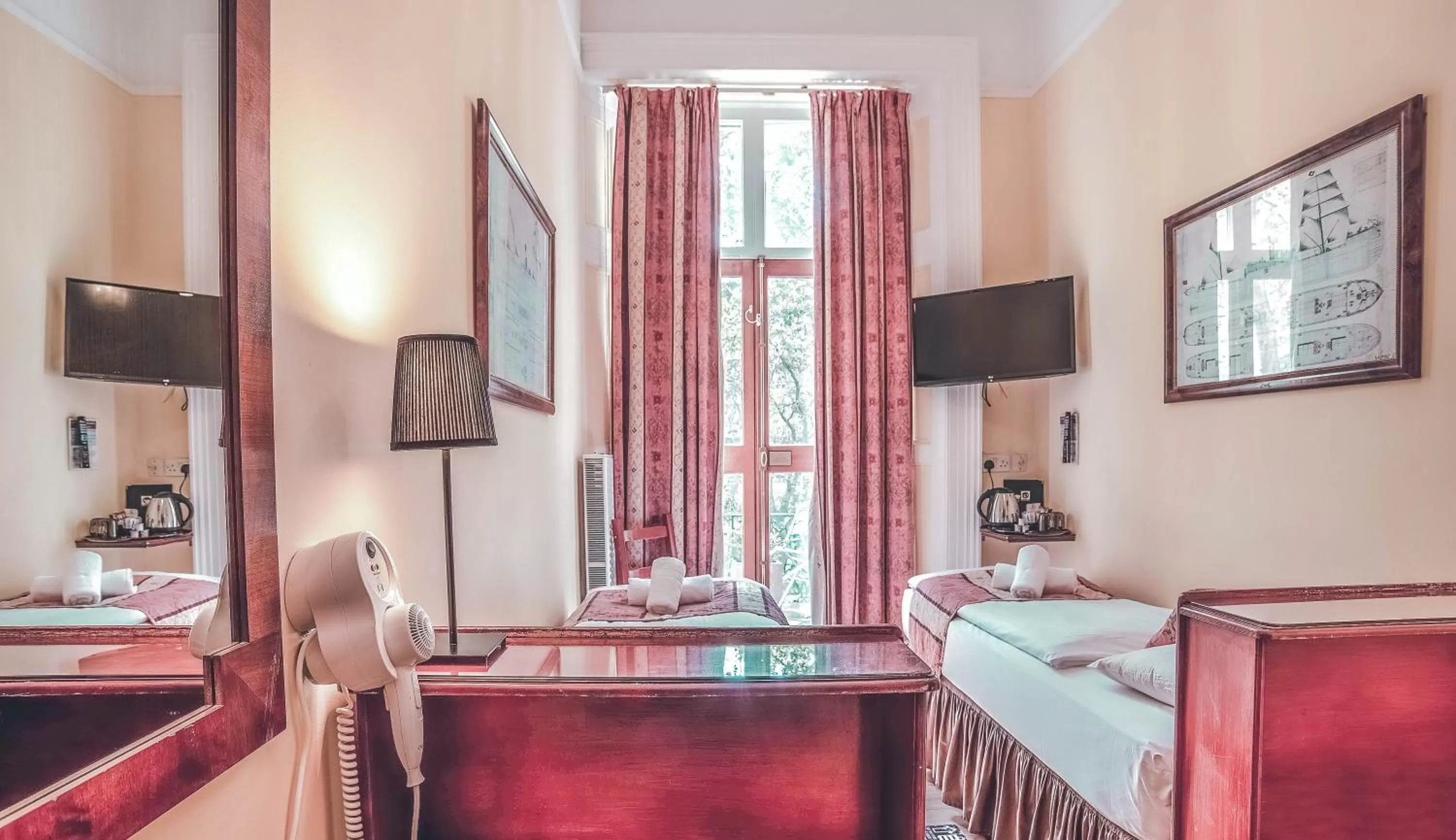 Bedroom, Bed in Shakespeare Hotel