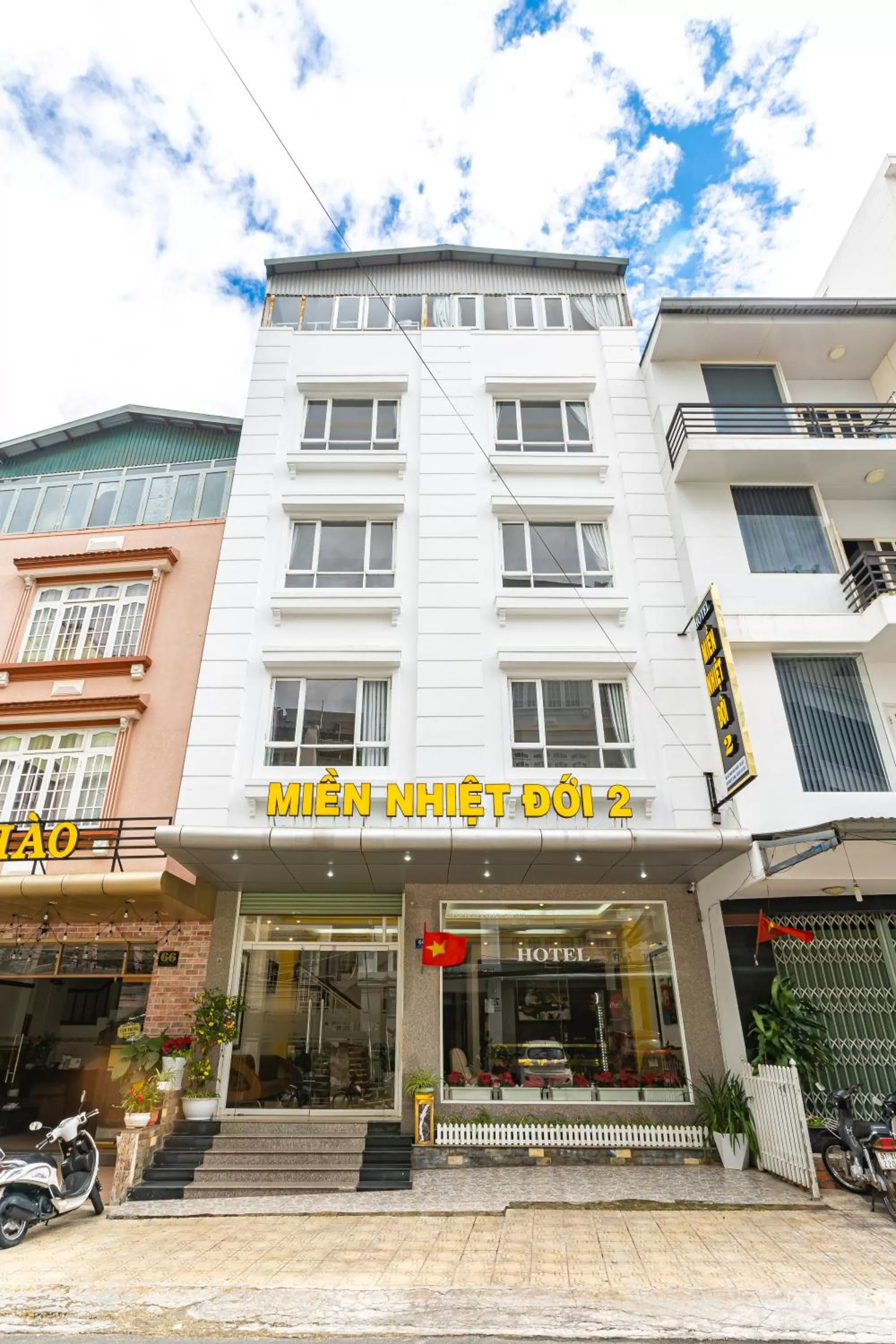 Property Building in Miền Nhiệt Đới 2 Hotel