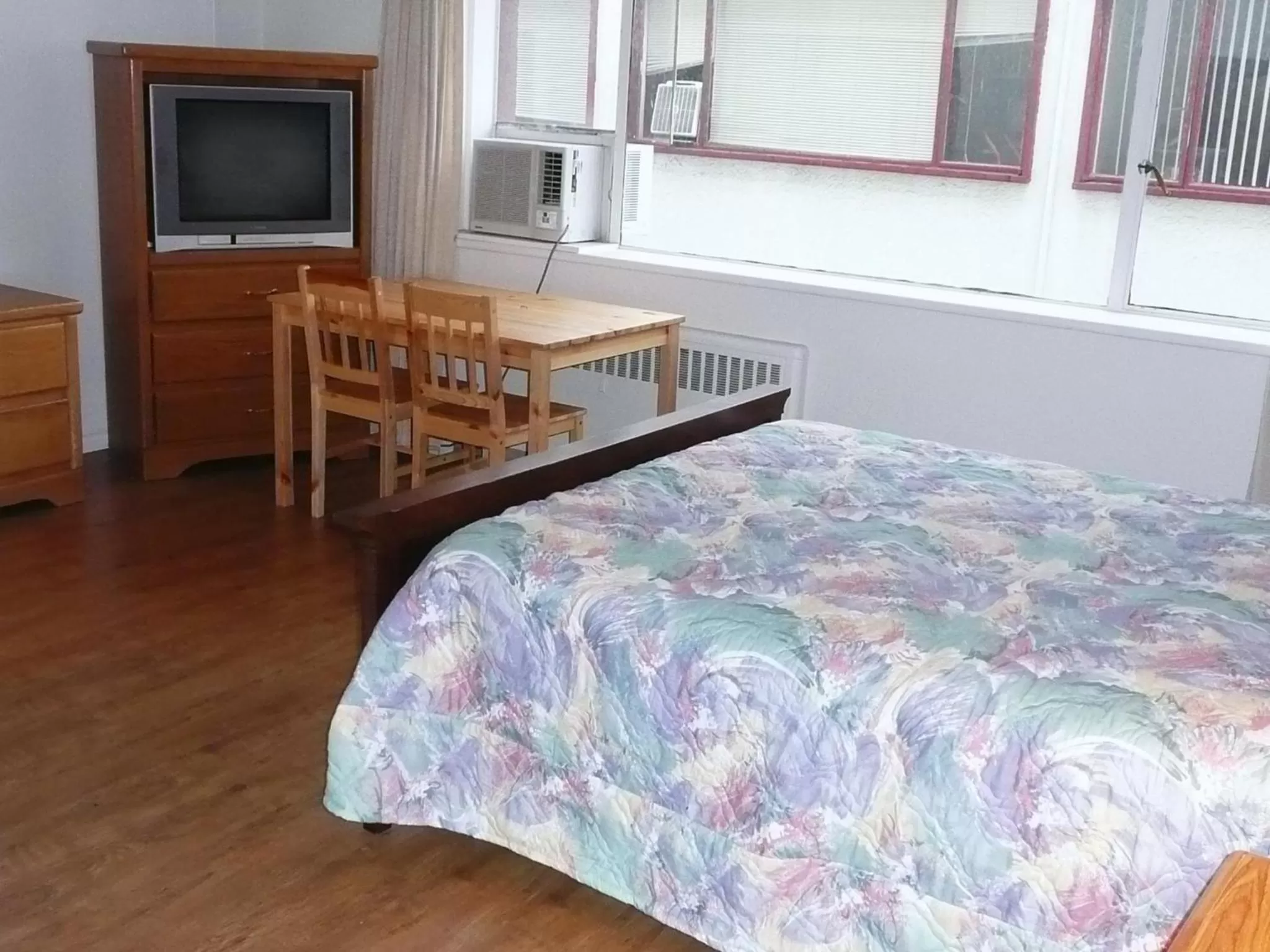 Photo of the whole room, Bed in English Bay Hotel