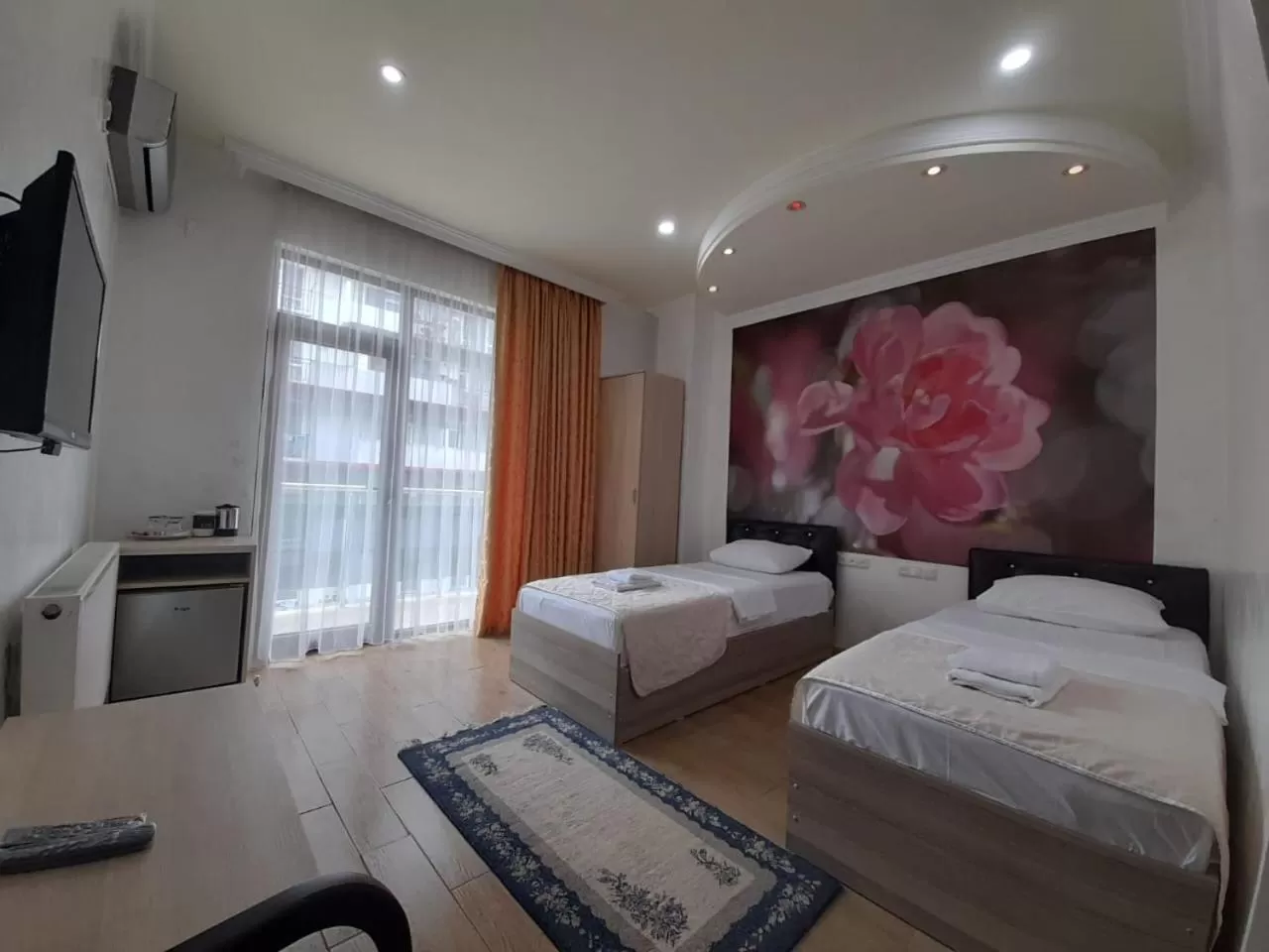 TV and multimedia in Hotel Royal Palace