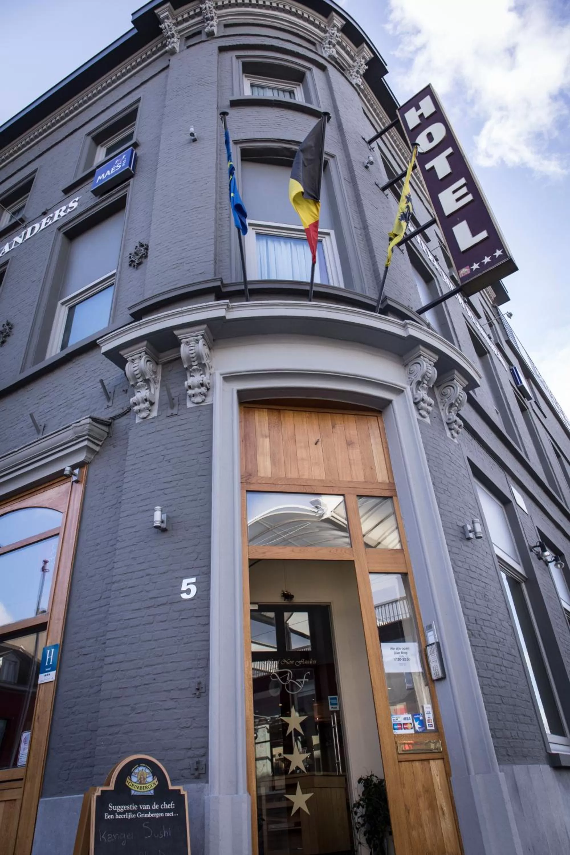 Property building in Hotel New Flanders