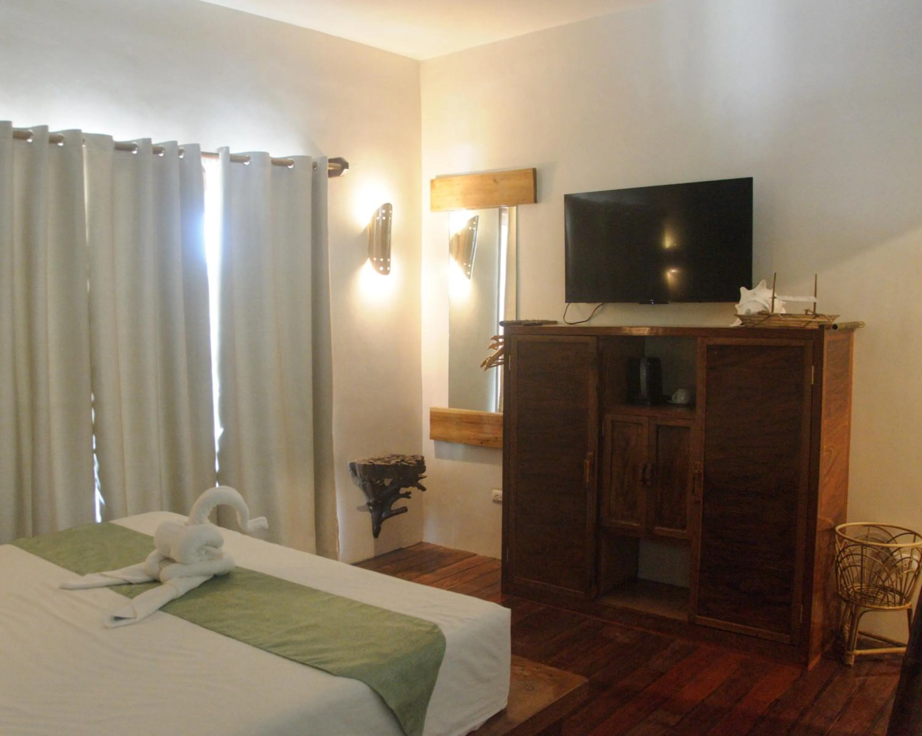 Photo of the whole room, Bed in Happiness Boutique Resort El Nido