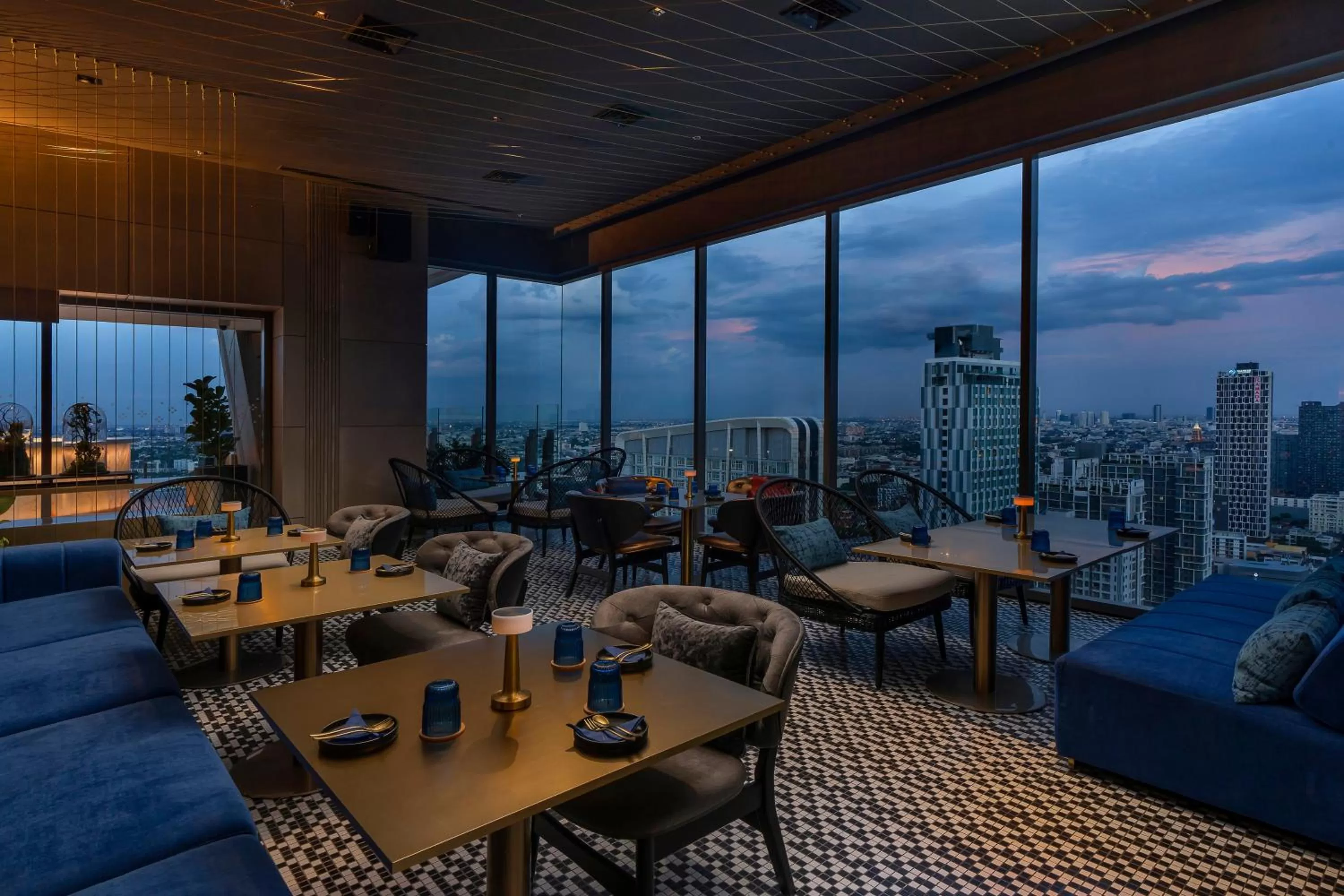 Lounge or bar in INNSiDE by Meliá Bangkok Sukhumvit