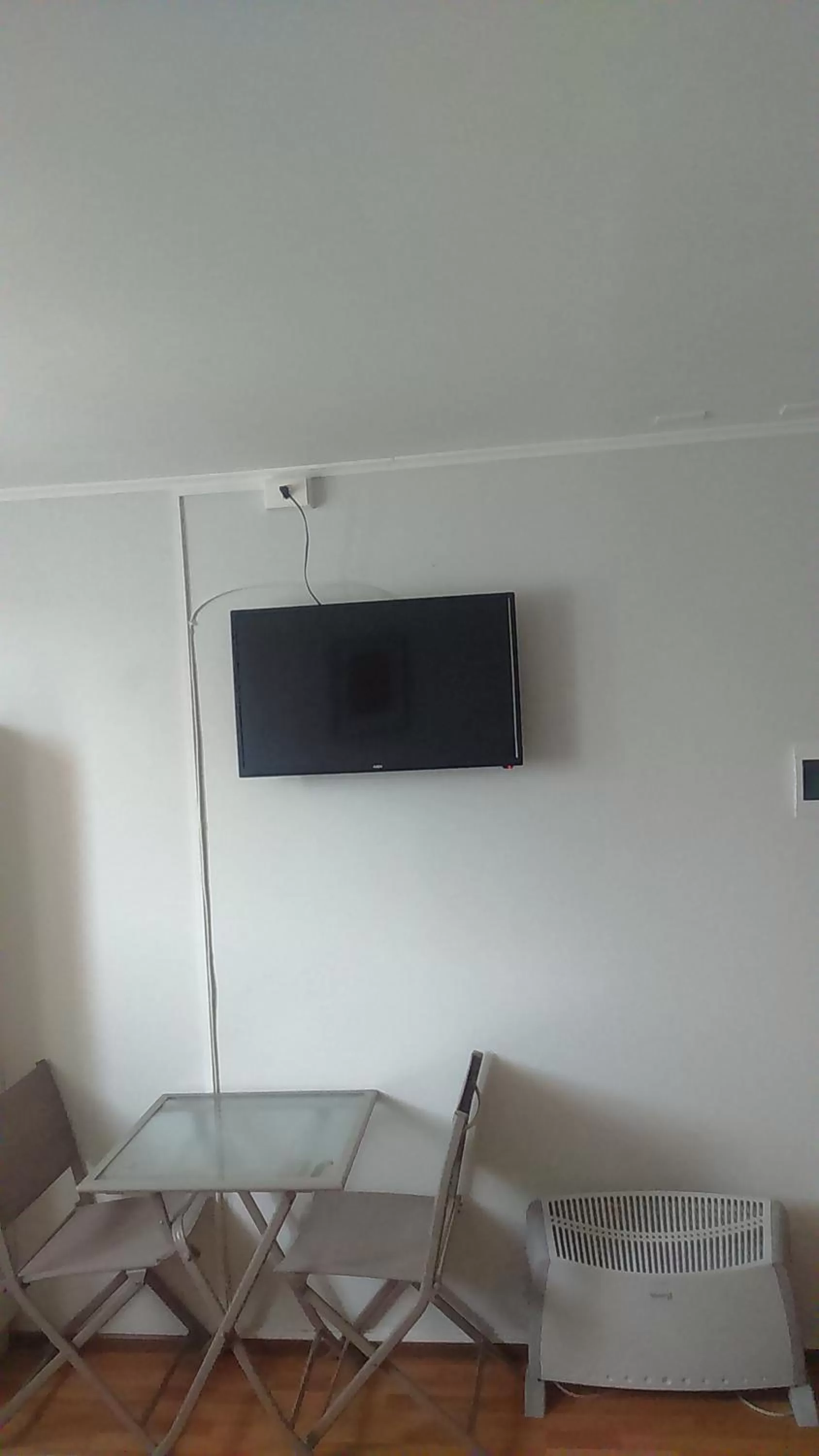 Bed, TV/Entertainment Center in Hotel con C