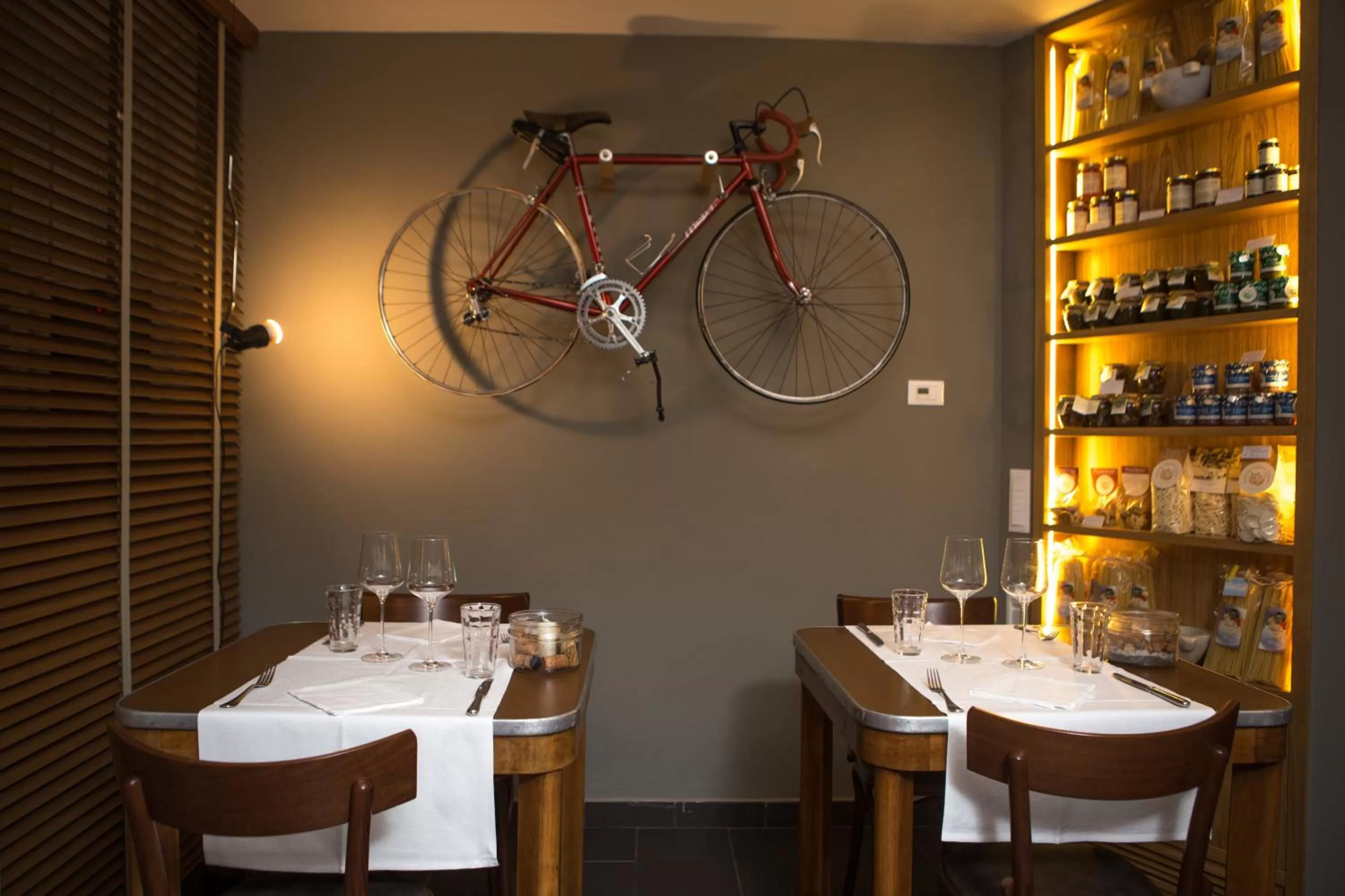 Restaurant/places to eat in Hotel Abetaia