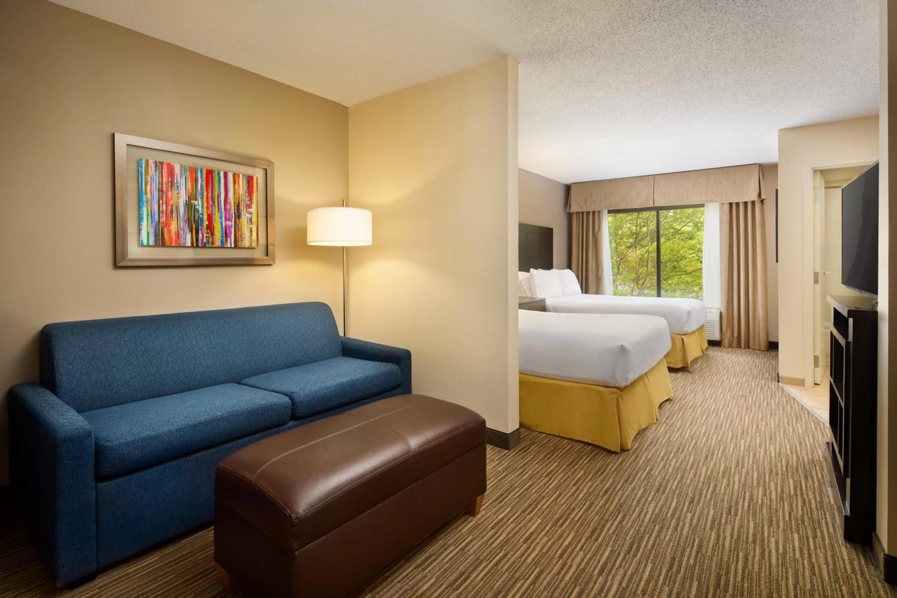 Photo of the whole room, Bed in Holiday Inn Express & Suites Alpharetta by IHG