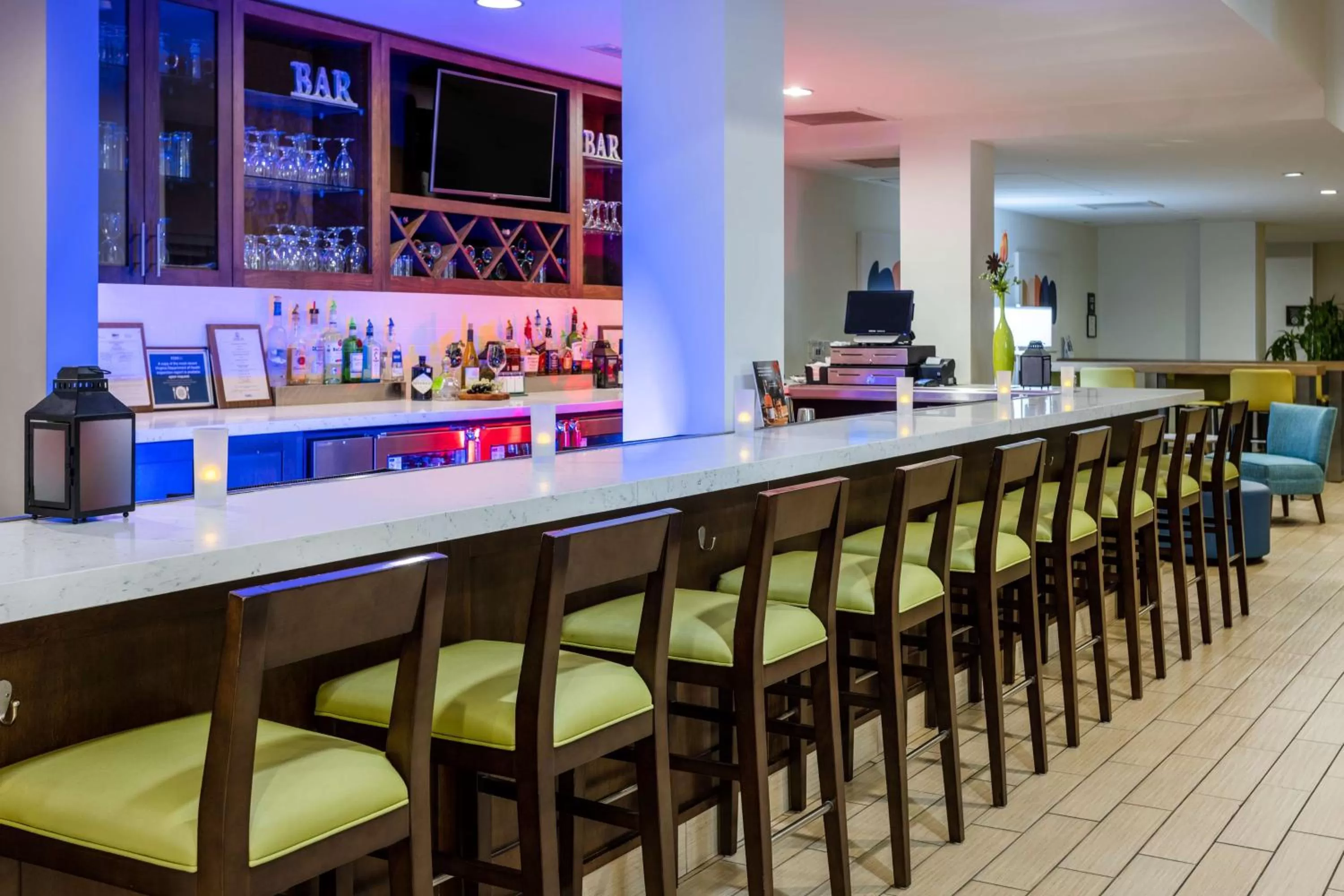 Lounge or bar in Hilton Garden Inn Roanoke