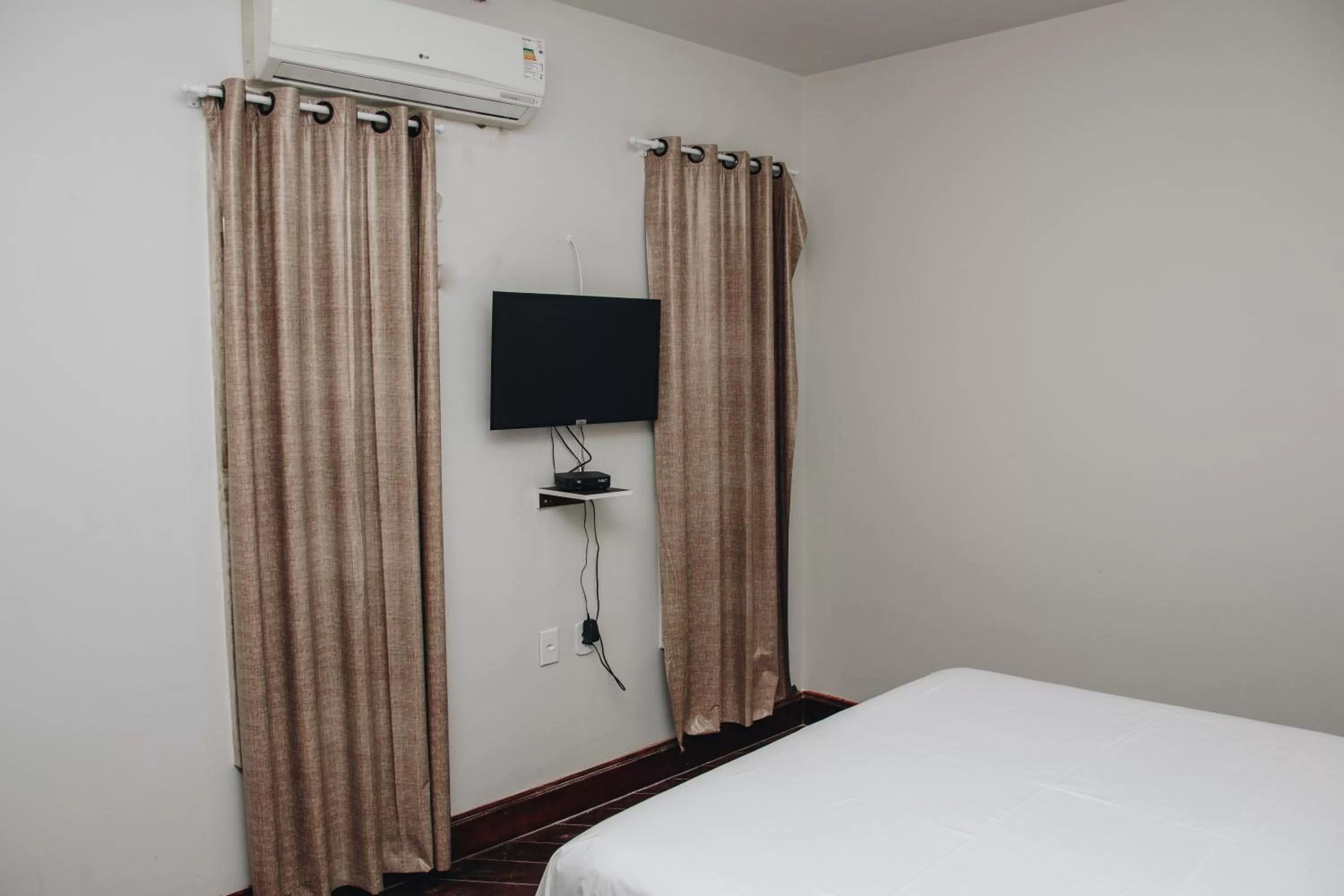 TV/Entertainment Center in SAMIR HOTEL COMFORT