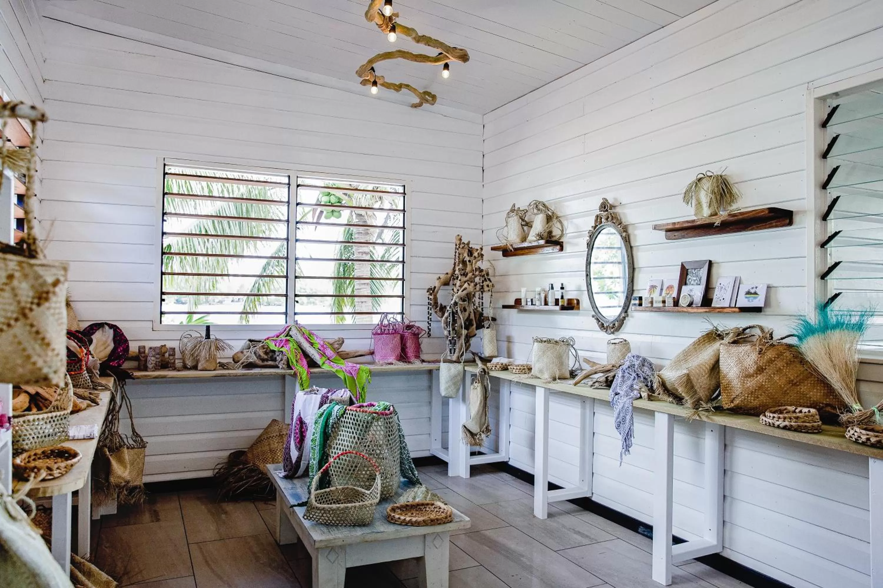 On-site shops in Turtle Bay Lodge