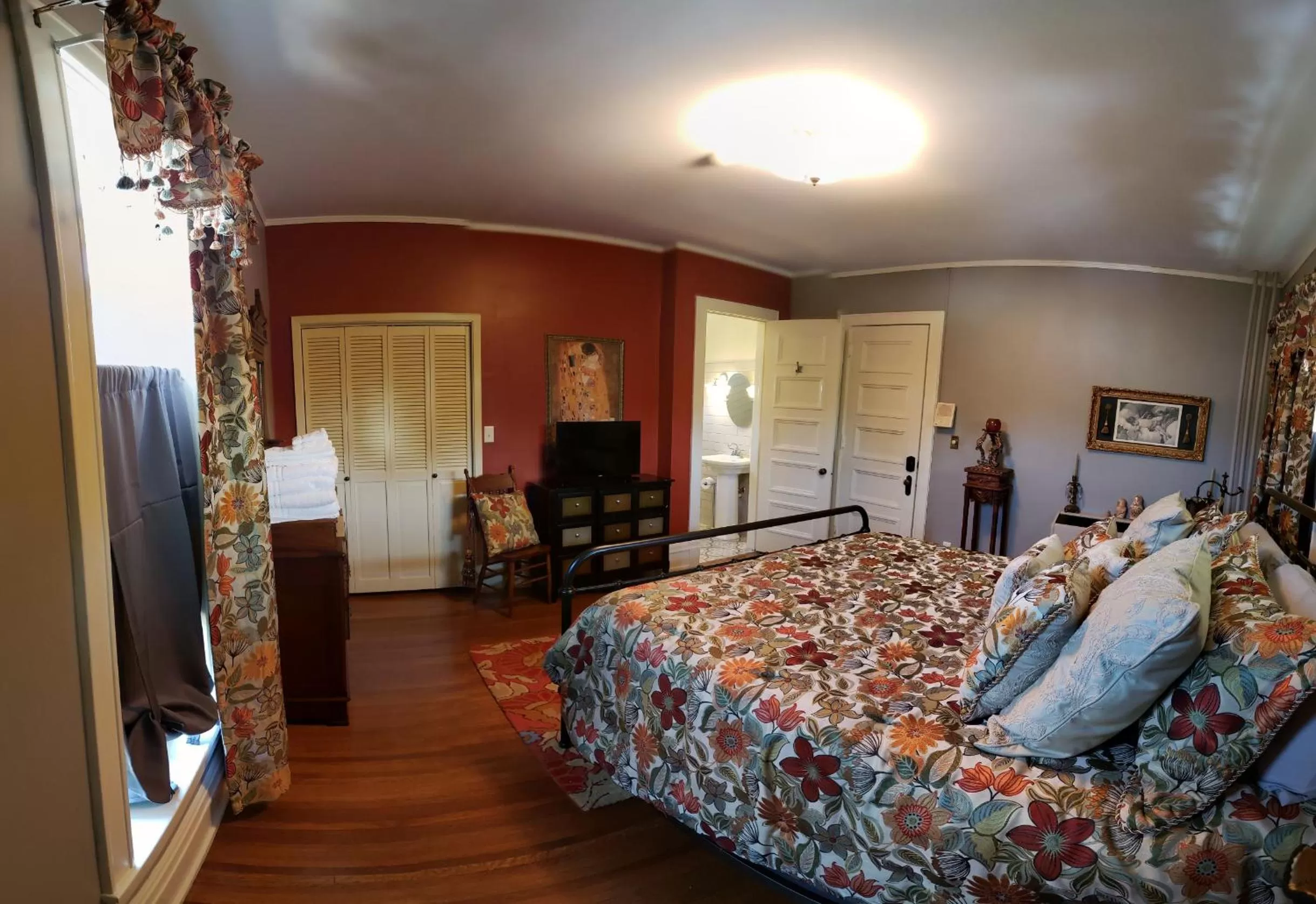 Bedroom in Chocolate Mansion