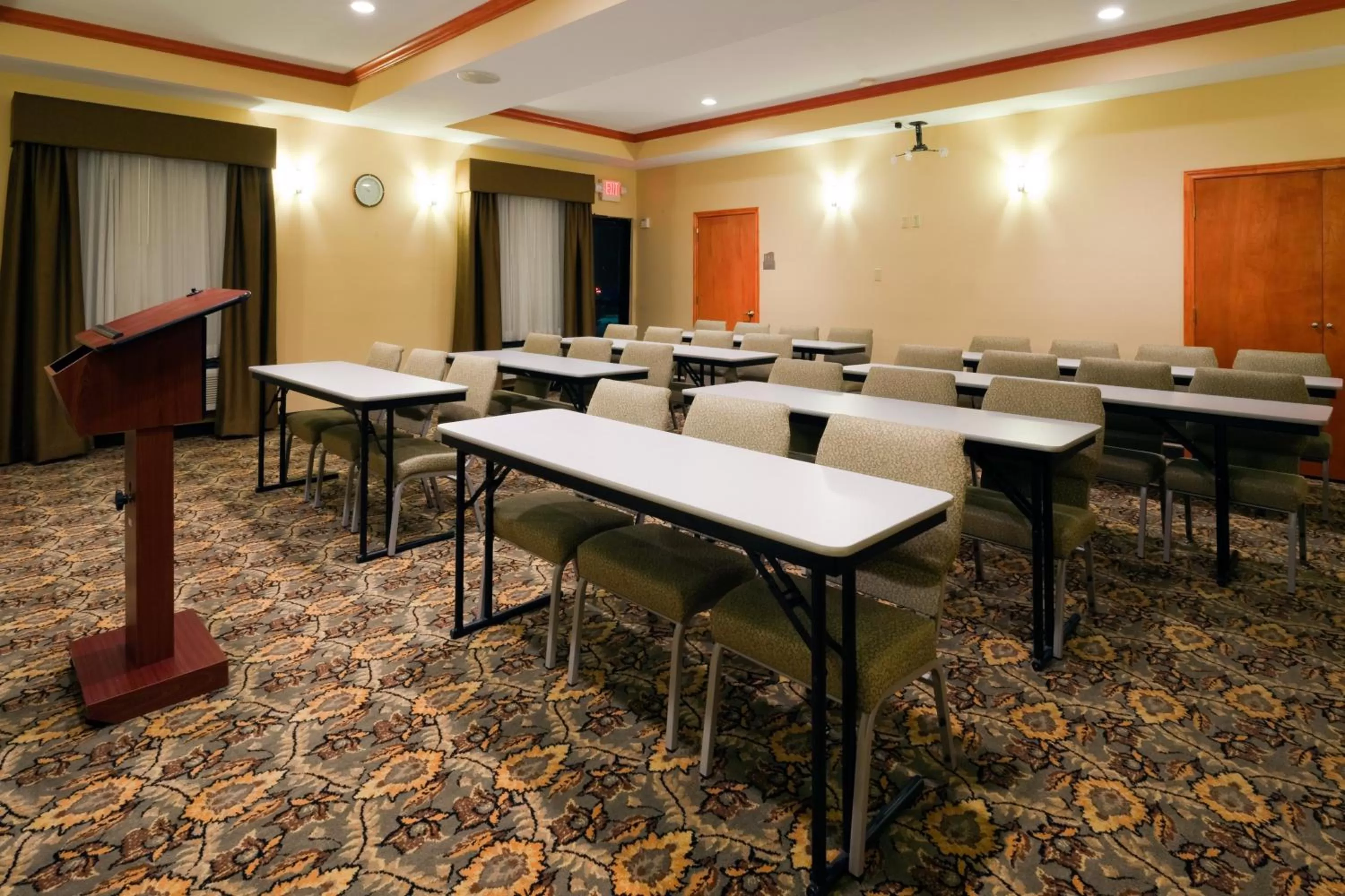 Meeting/conference room in Holiday Inn Express Hotel and Suites Fairfield-North by IHG