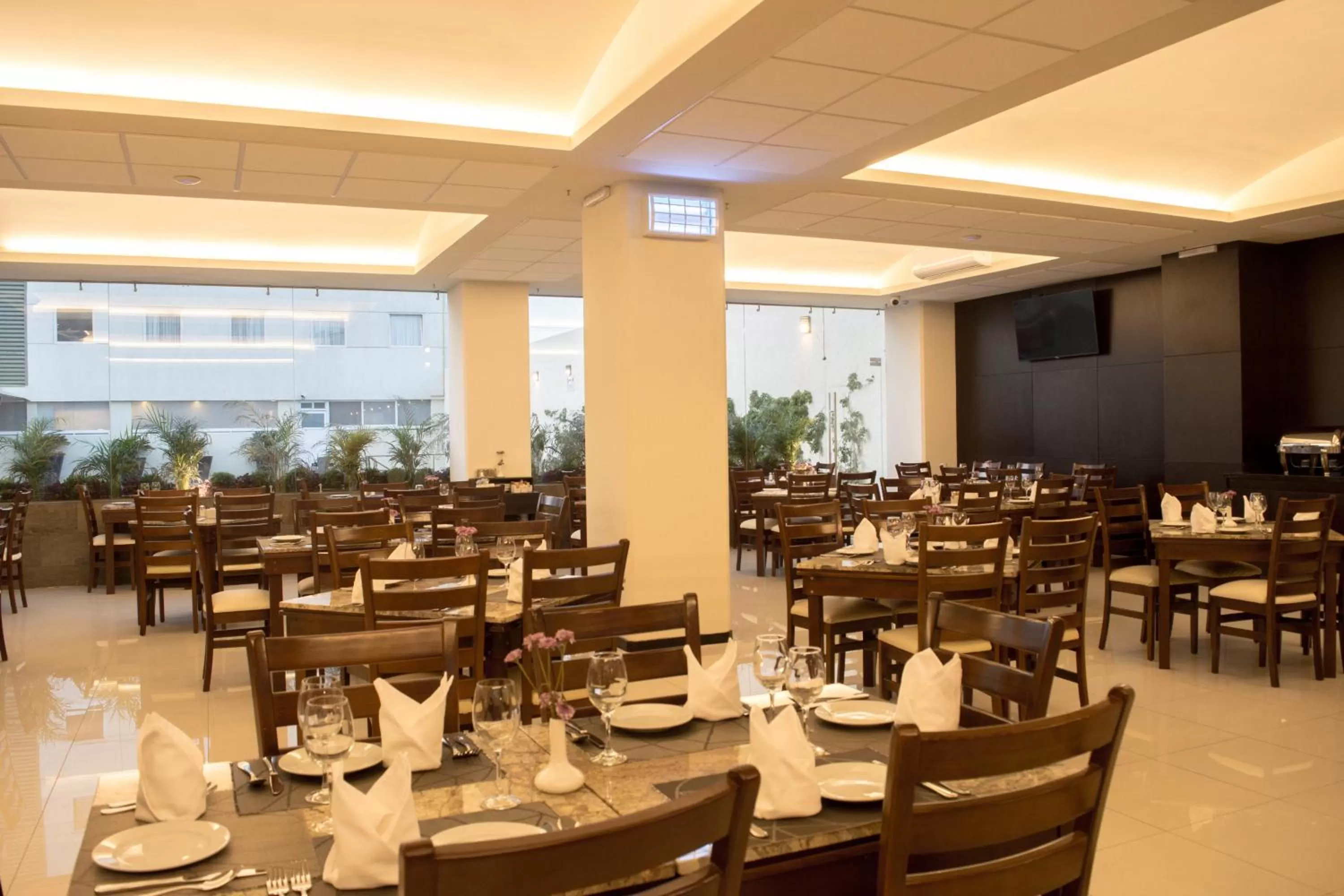 Restaurant/places to eat in Crown Victoria Hotel