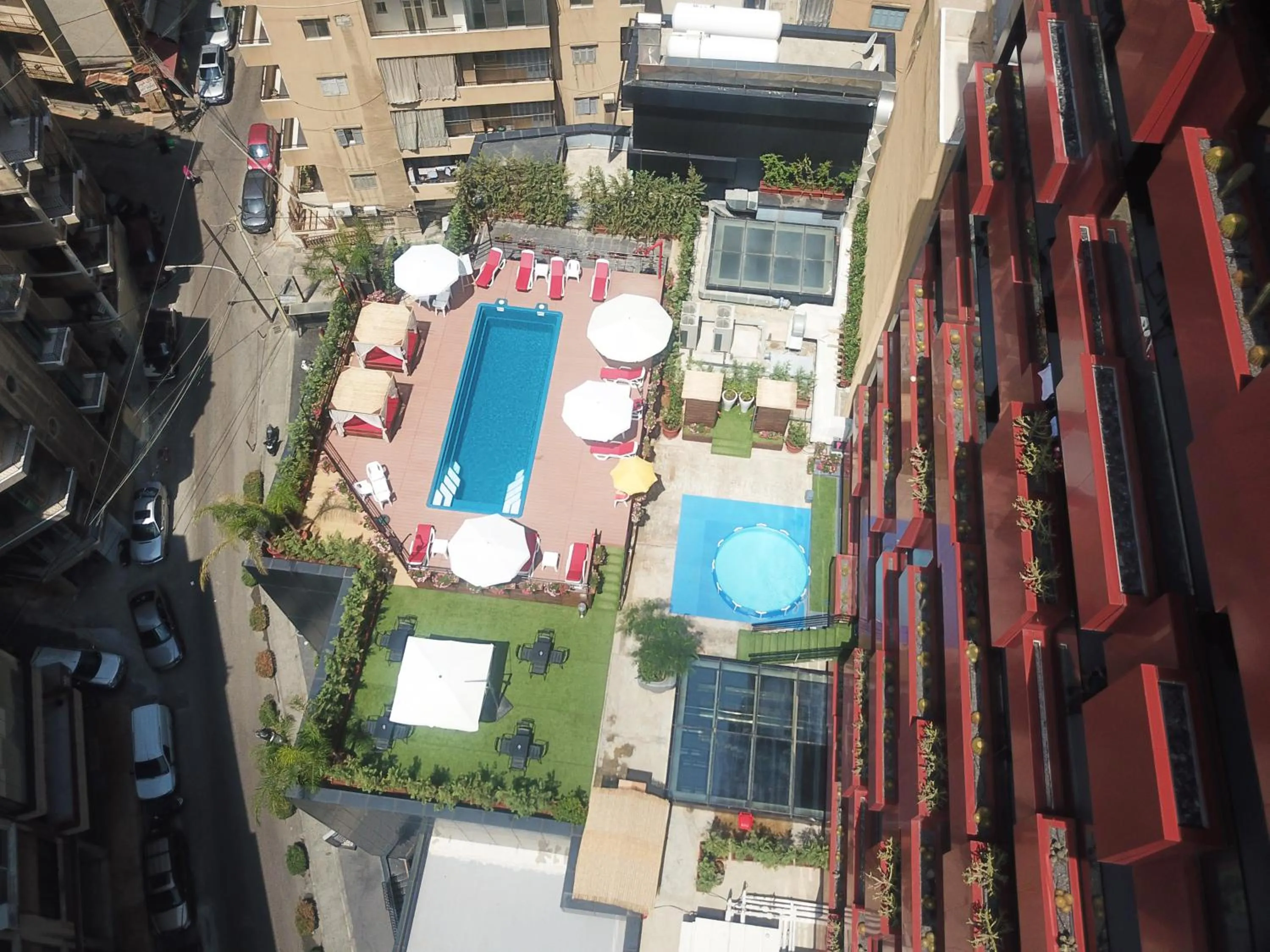 Swimming pool in 1866 Court & Suites Hotel