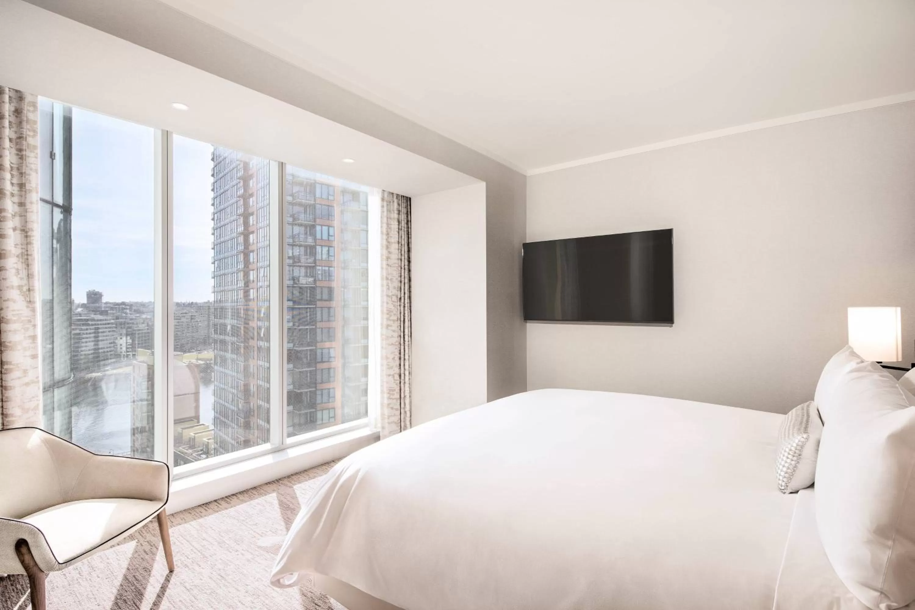 Bedroom, Bed in JW Marriott Parq Vancouver