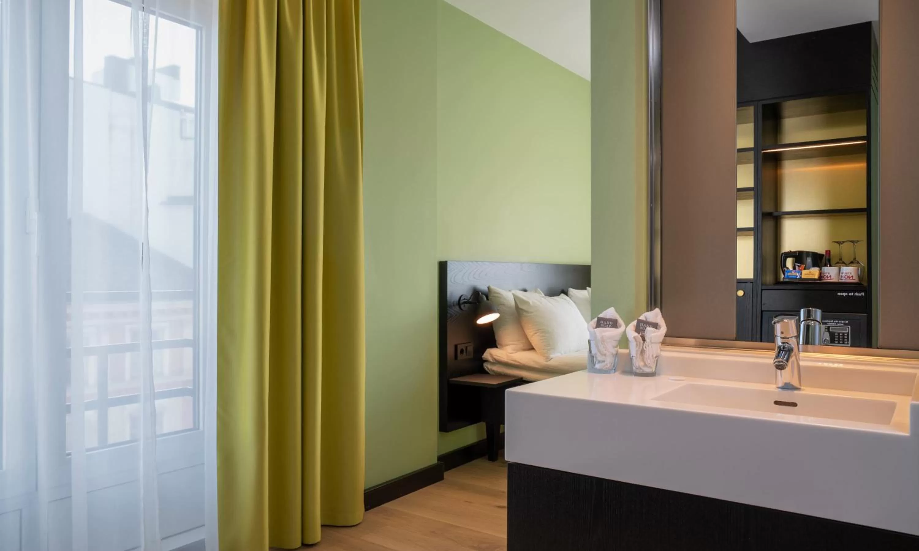 View (from property/room), Bed in Thon Hotel Gyldenløve