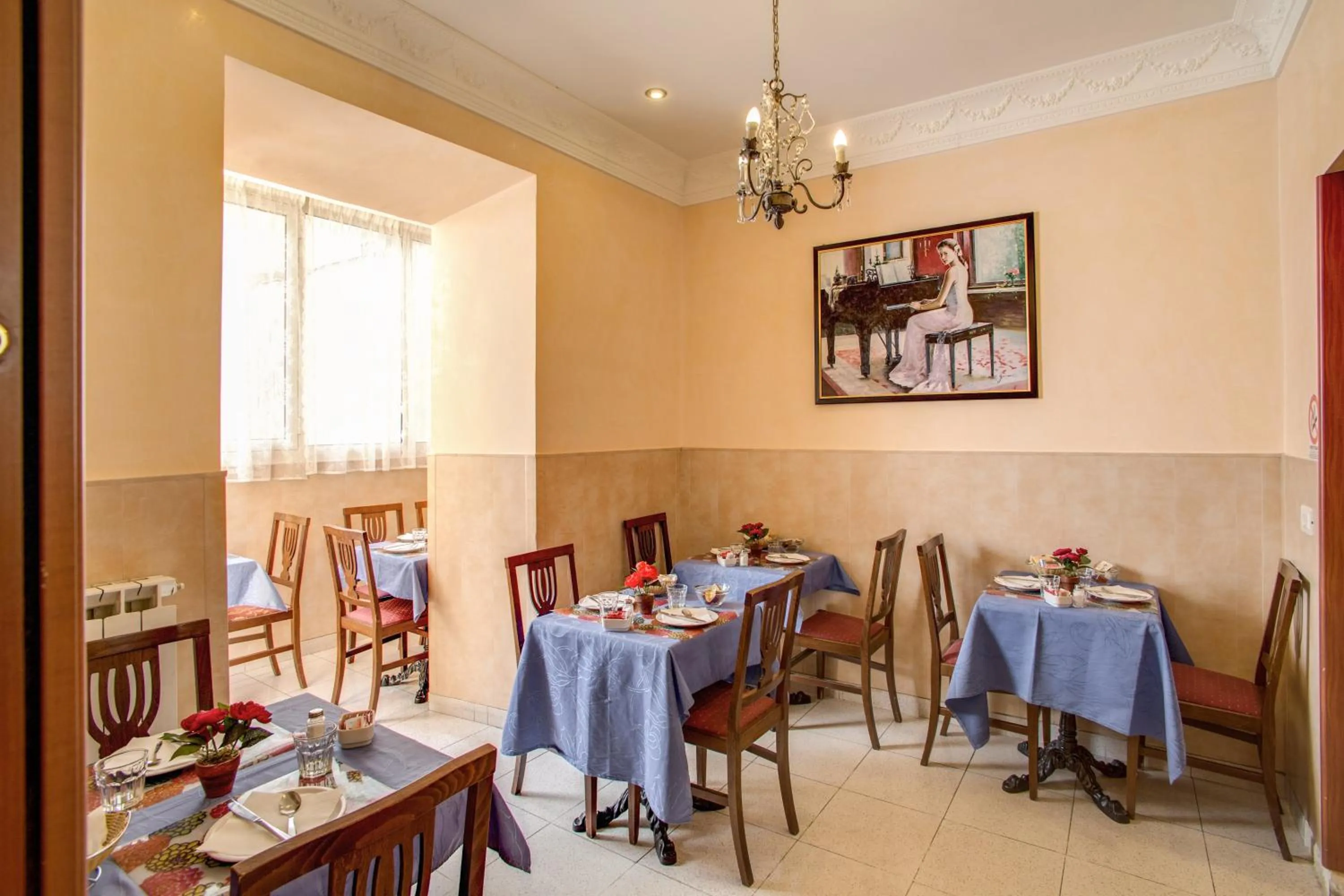 Restaurant/places to eat in Hotel Caravaggio