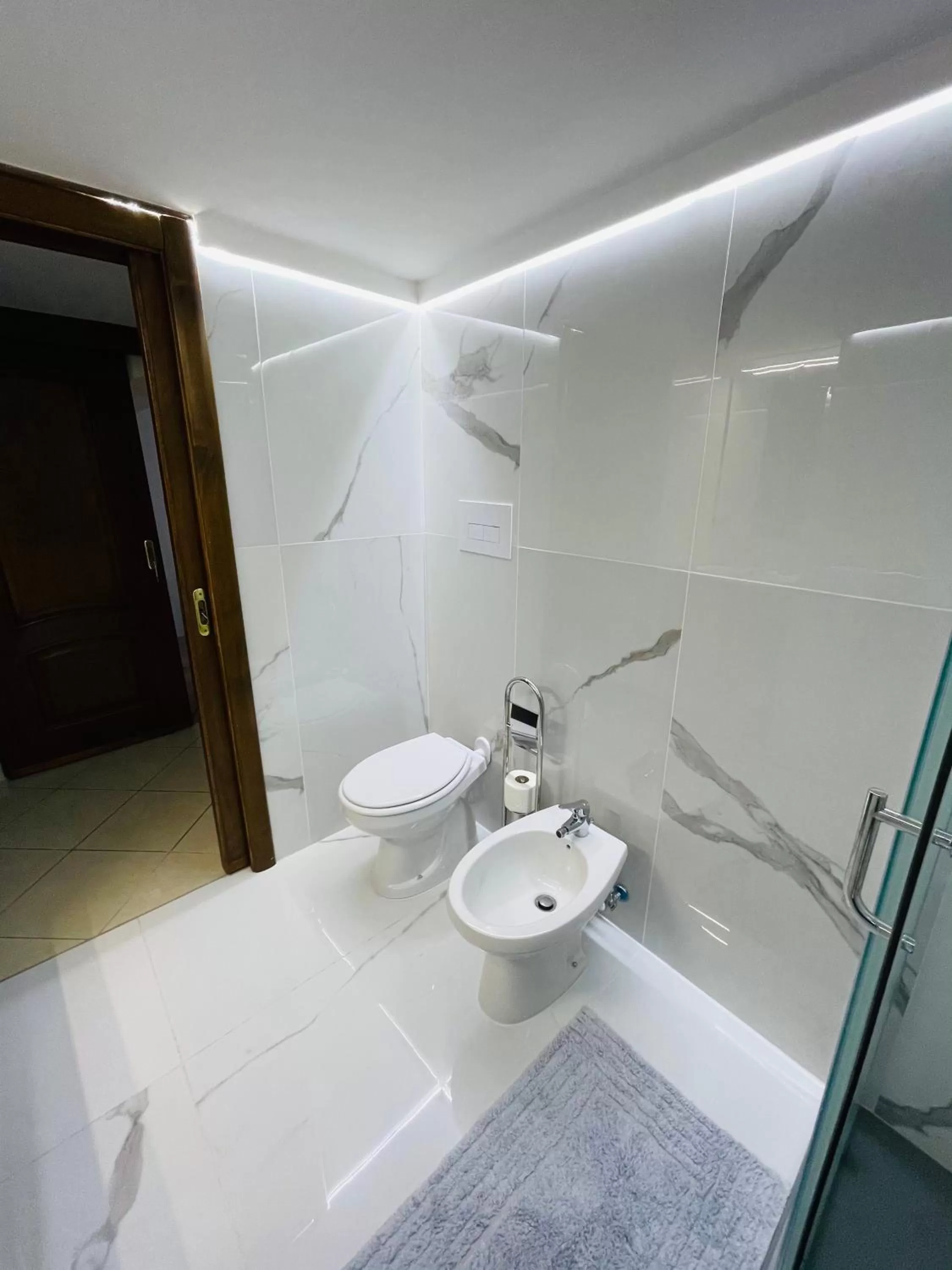 Bathroom in Medina Central