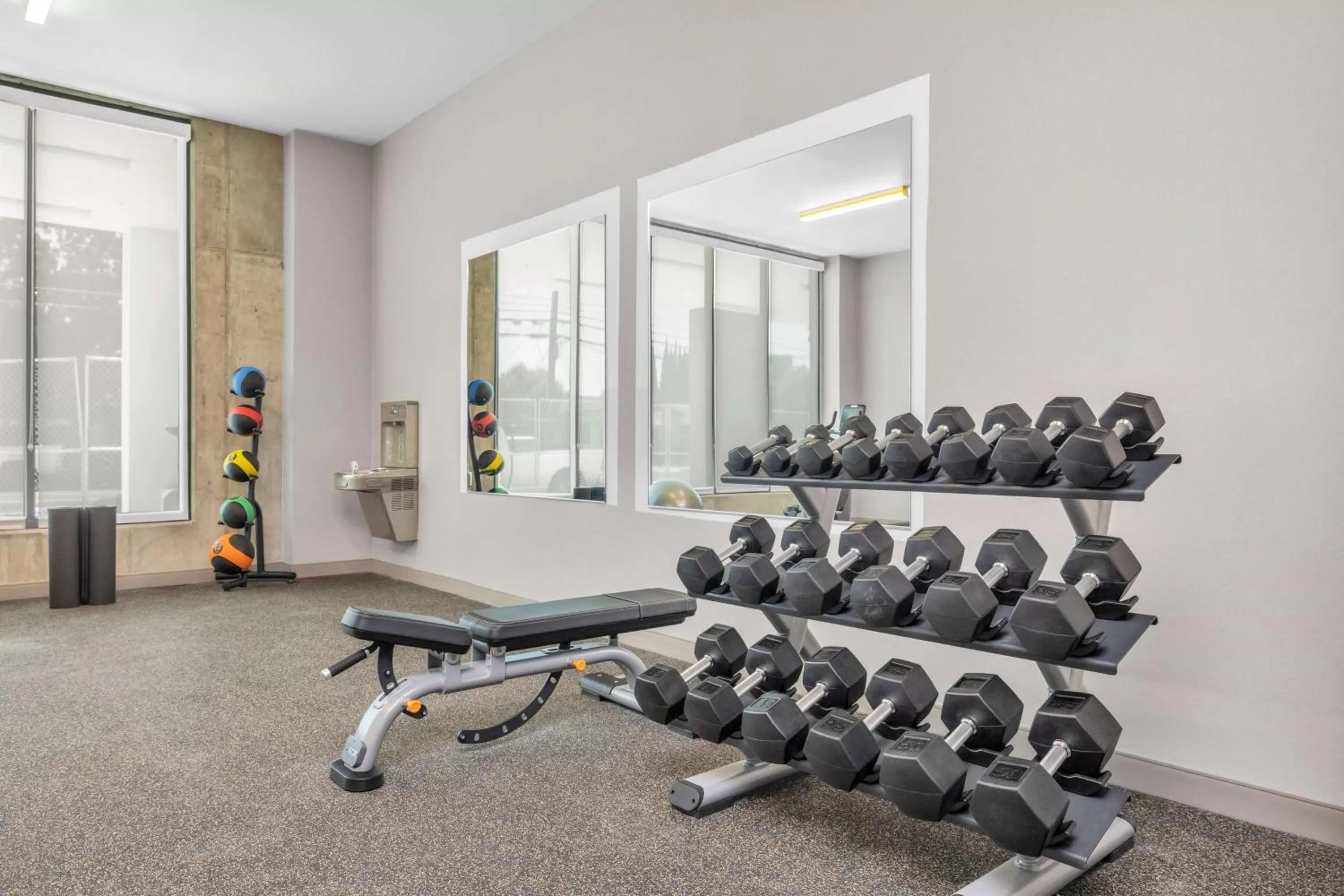 Fitness centre/facilities in La Quinta Inn & Suites by Wyndham San Jose Airport-Downtown