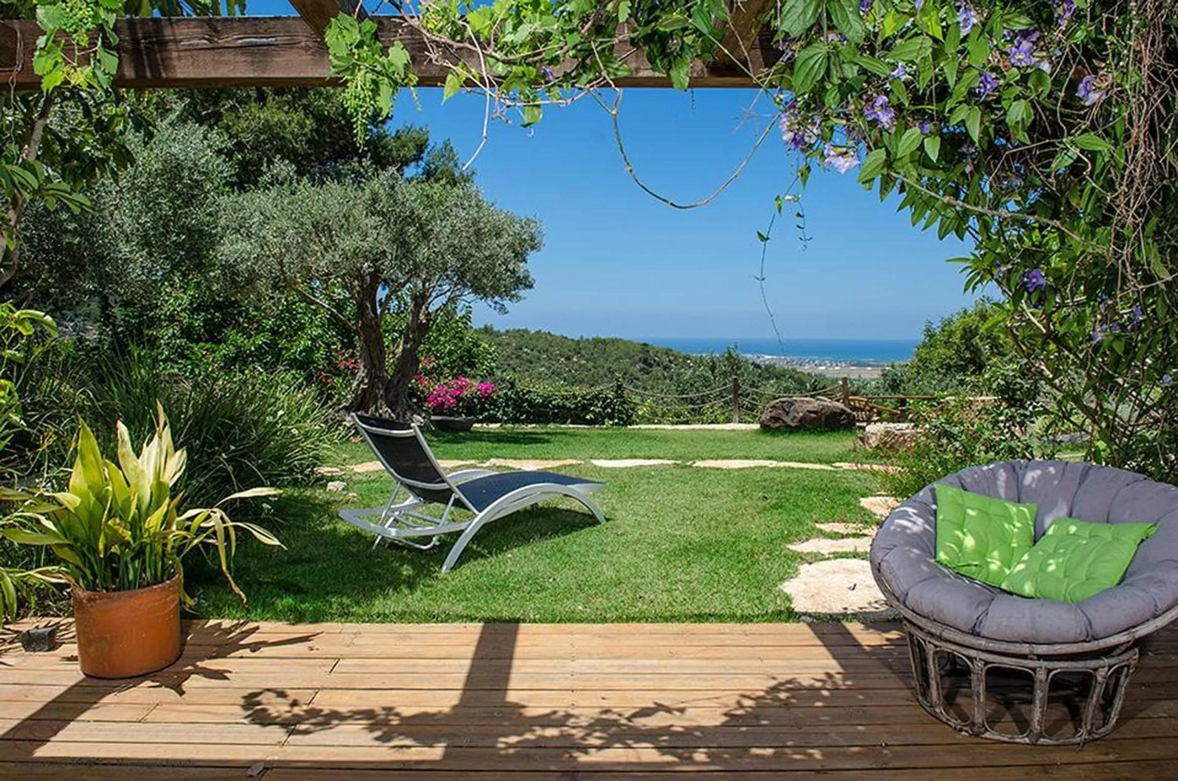Sea view, Garden in Above the Sea