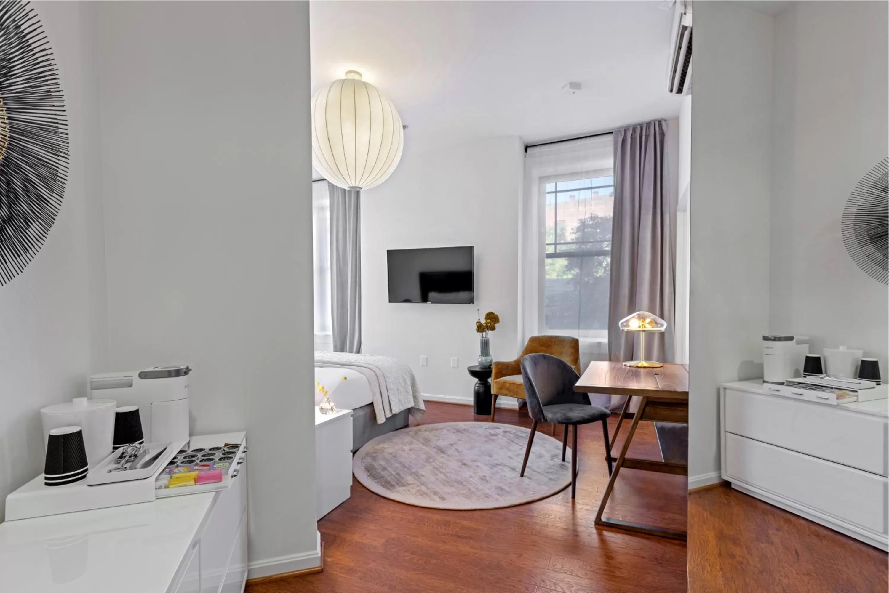 TV and multimedia, Seating Area in Brexton Hotel