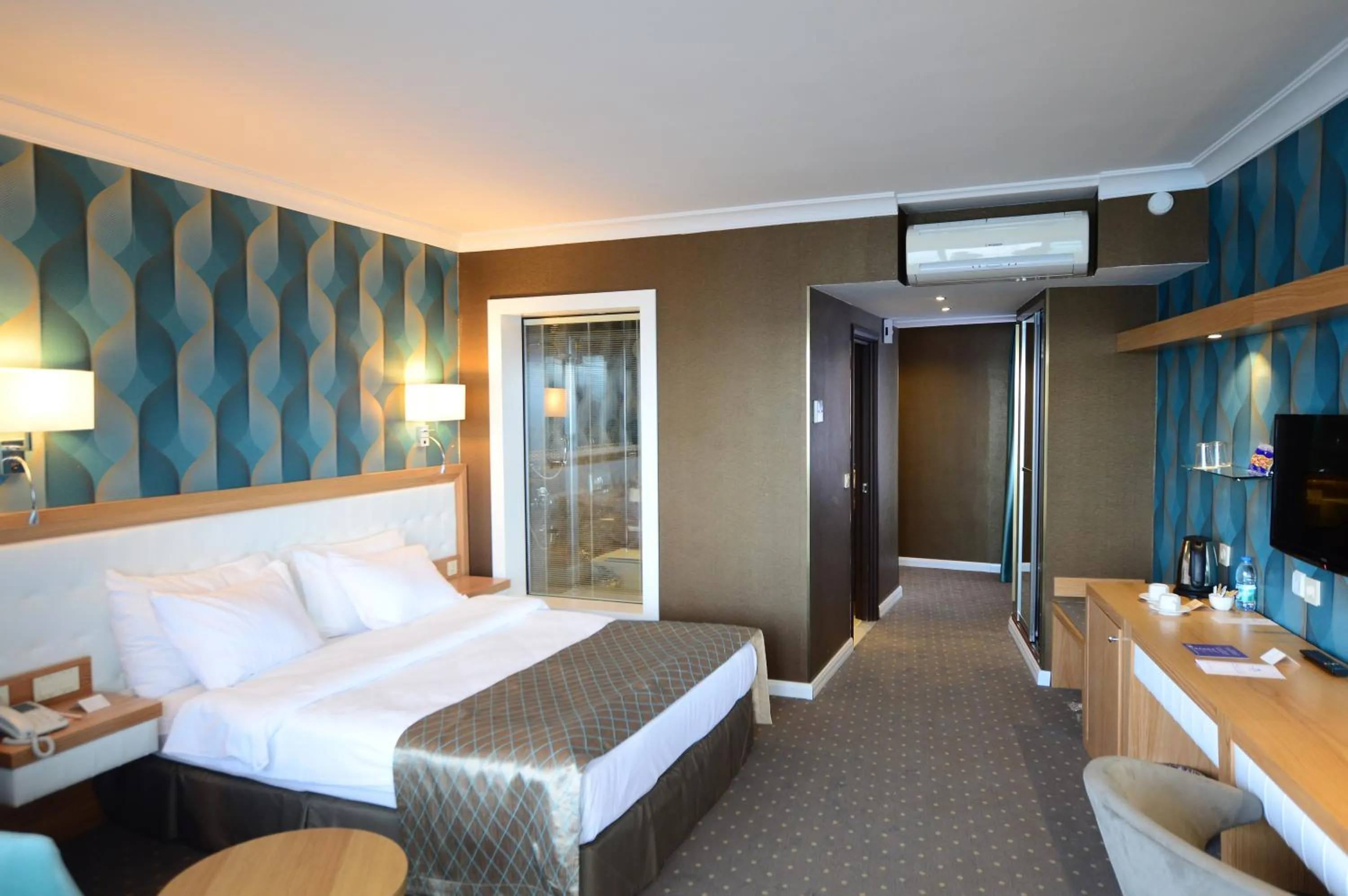 Photo of the whole room, Bed in Akol Hotel