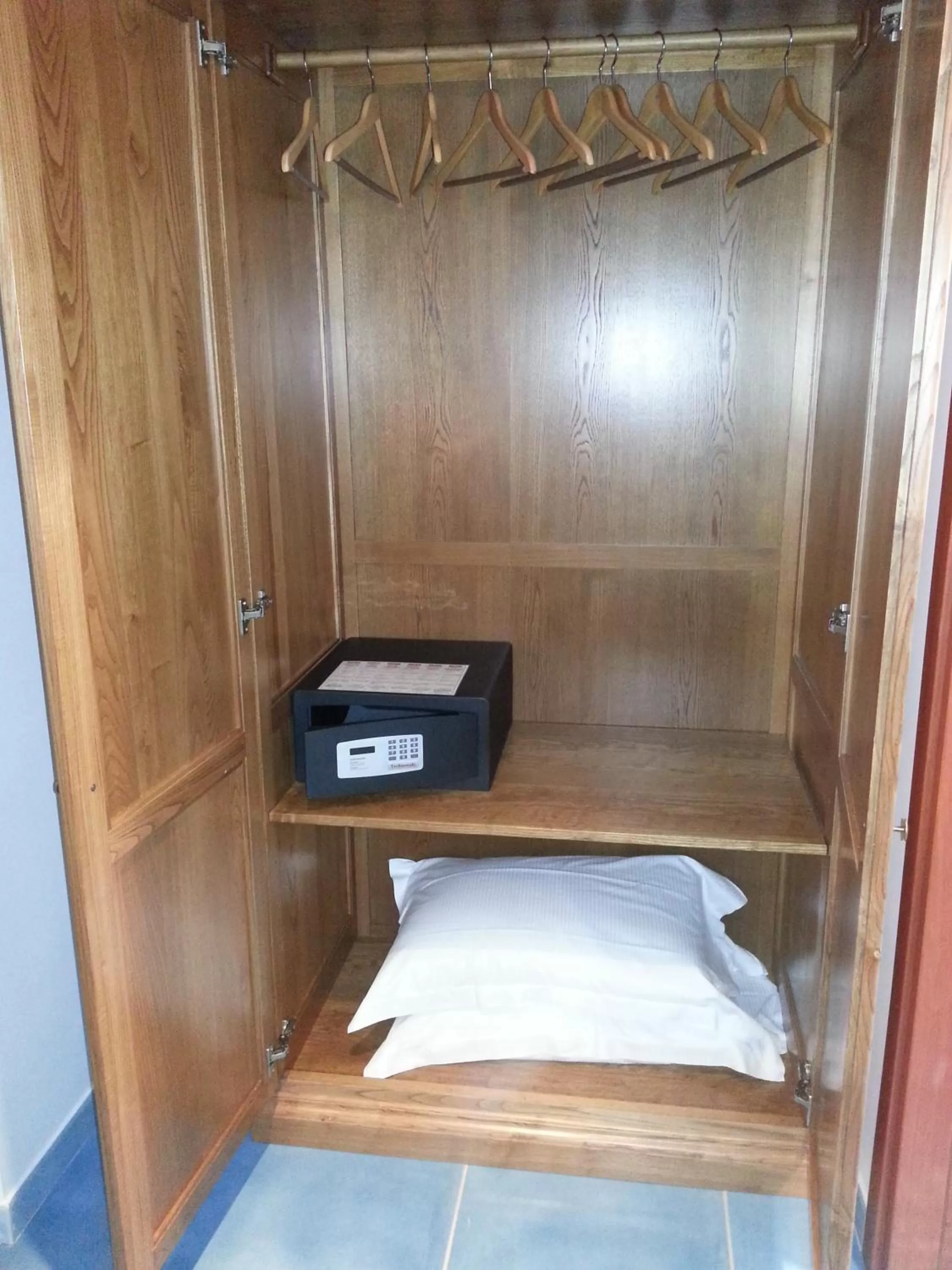 TV and multimedia in Serpa Hotel