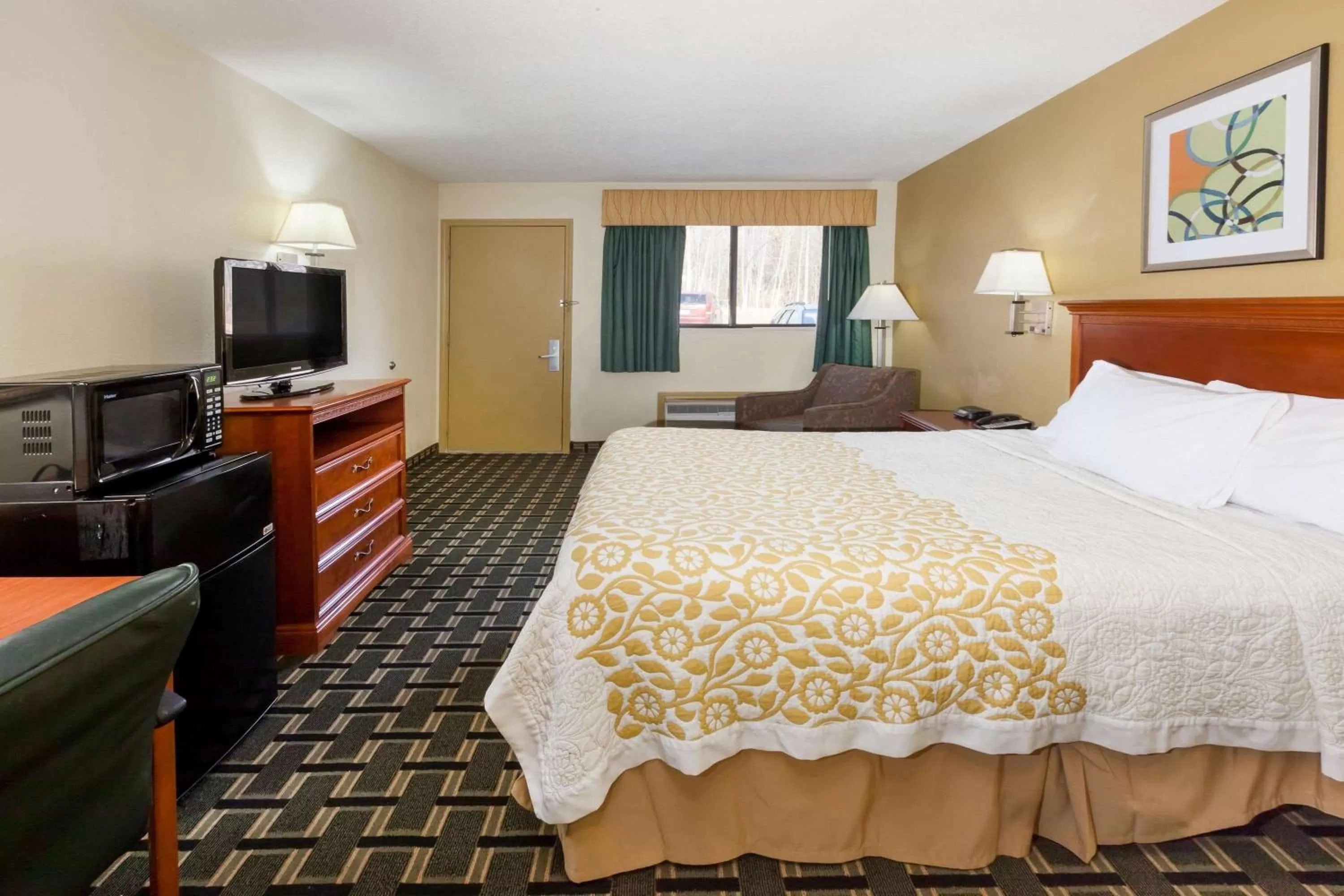 Photo of the whole room, Bed in Days Inn by Wyndham Kent - Akron