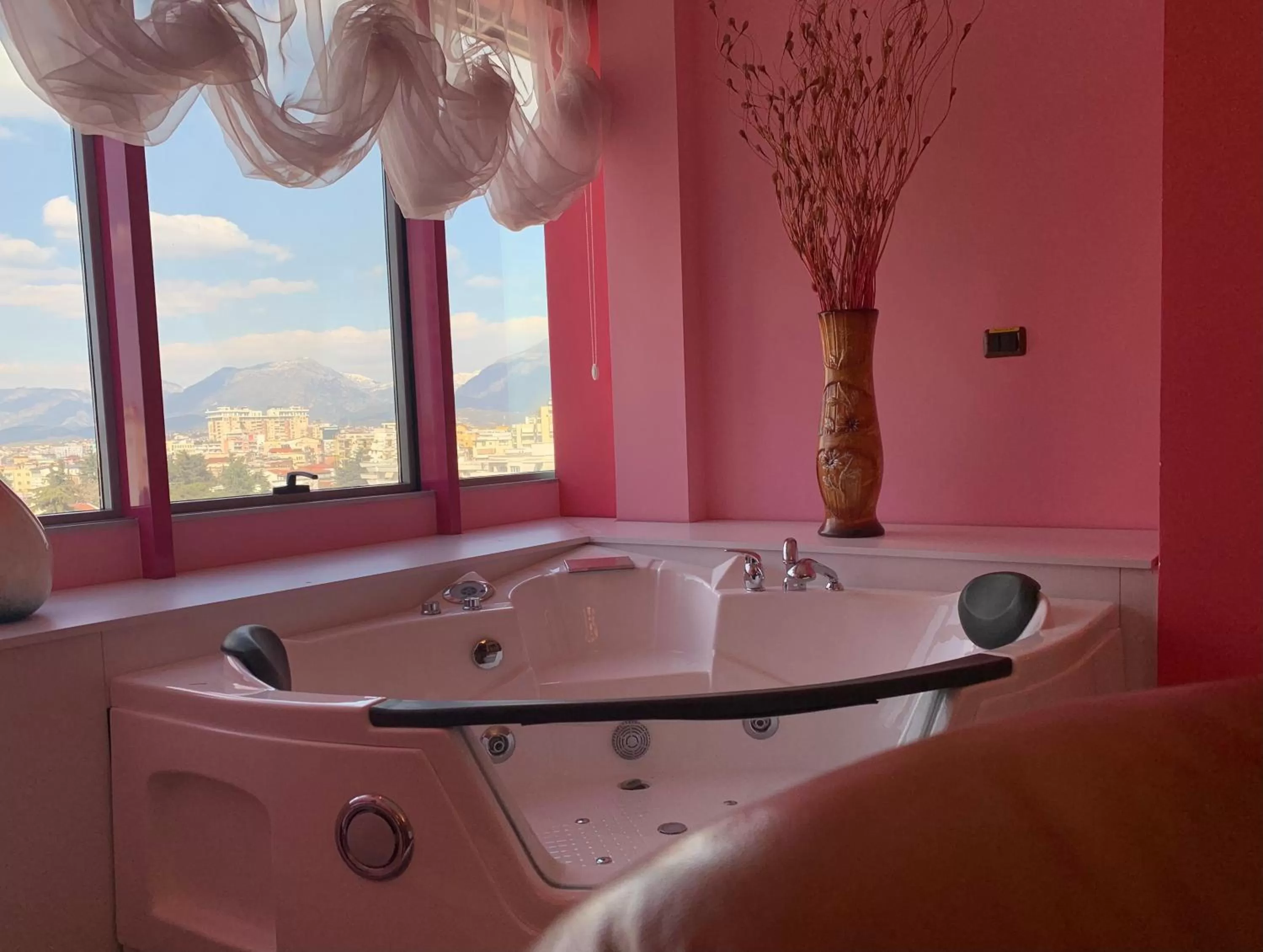 Hot Tub, Bathroom in Hotel Rosa Blu