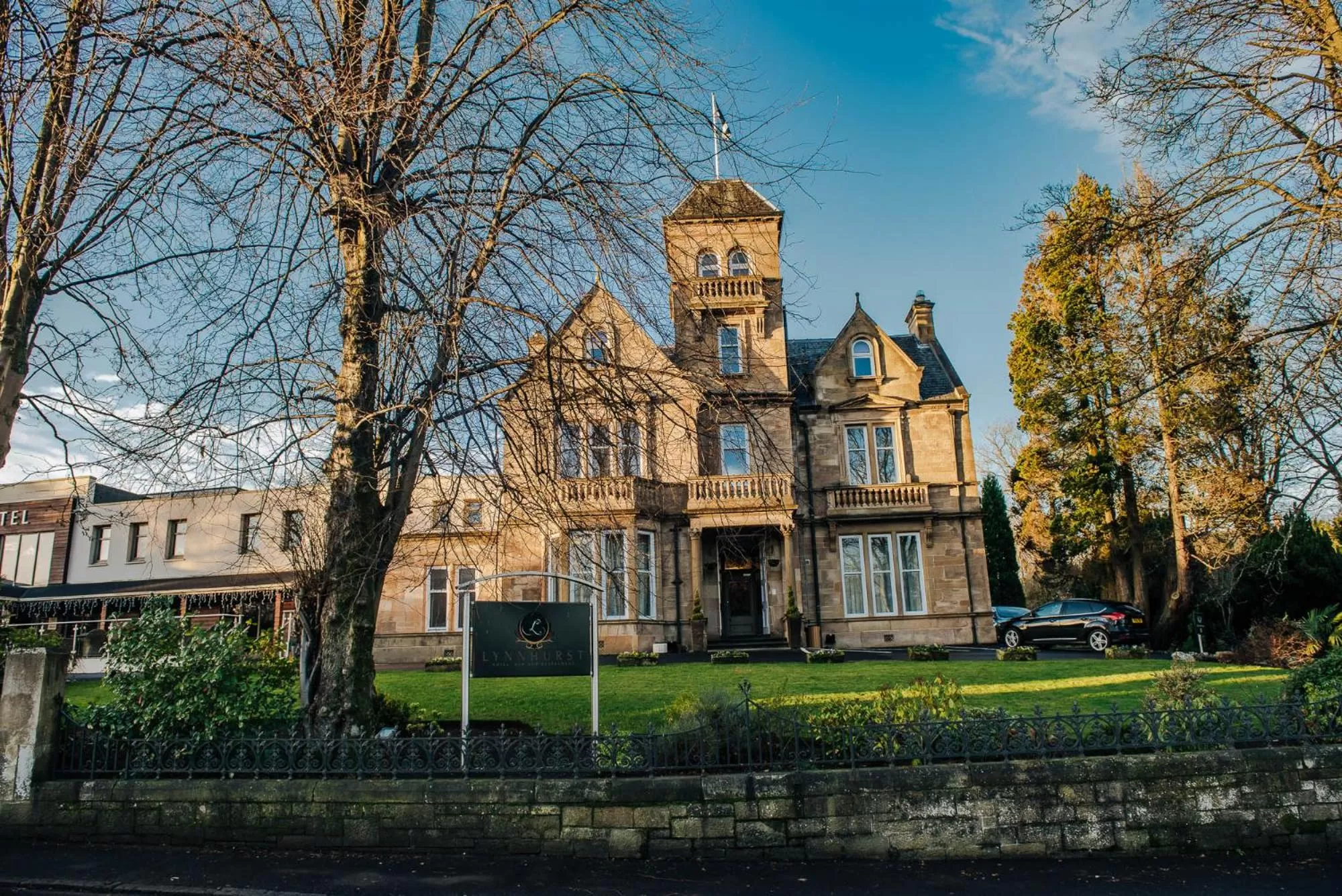 Property building in Lynnhurst Hotel