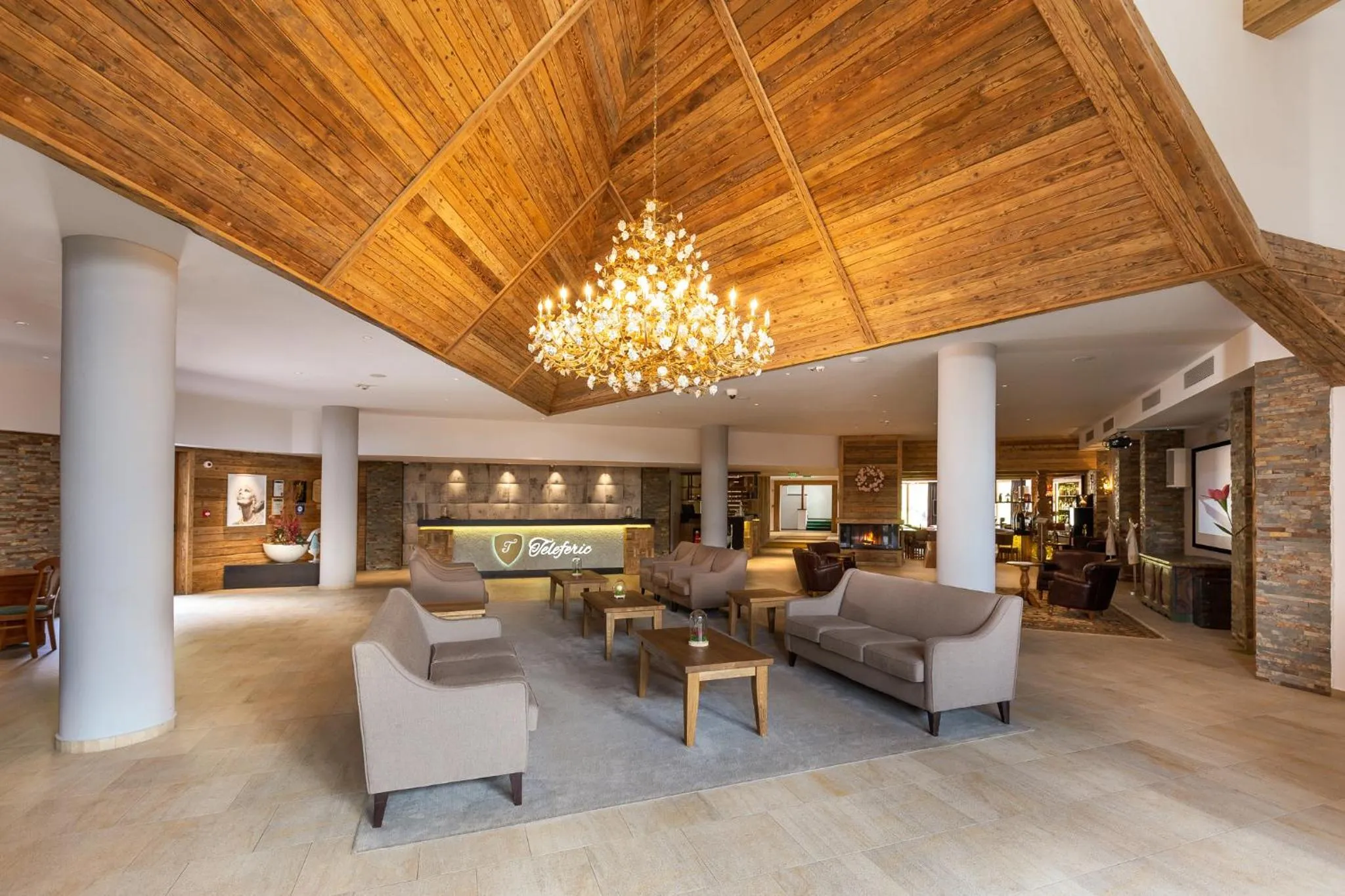Lobby or reception in Teleferic Grand Hotel