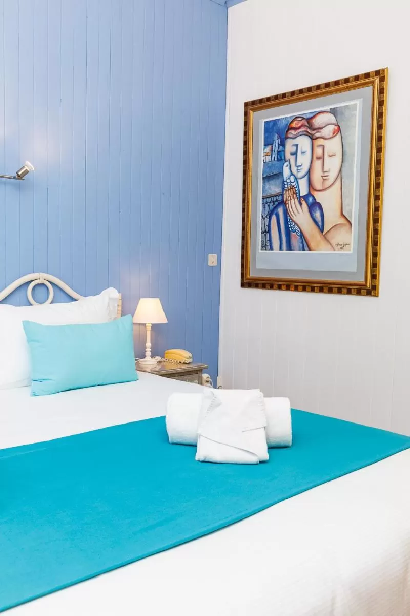 Bed in Hôtel Les Liserons de Mougins