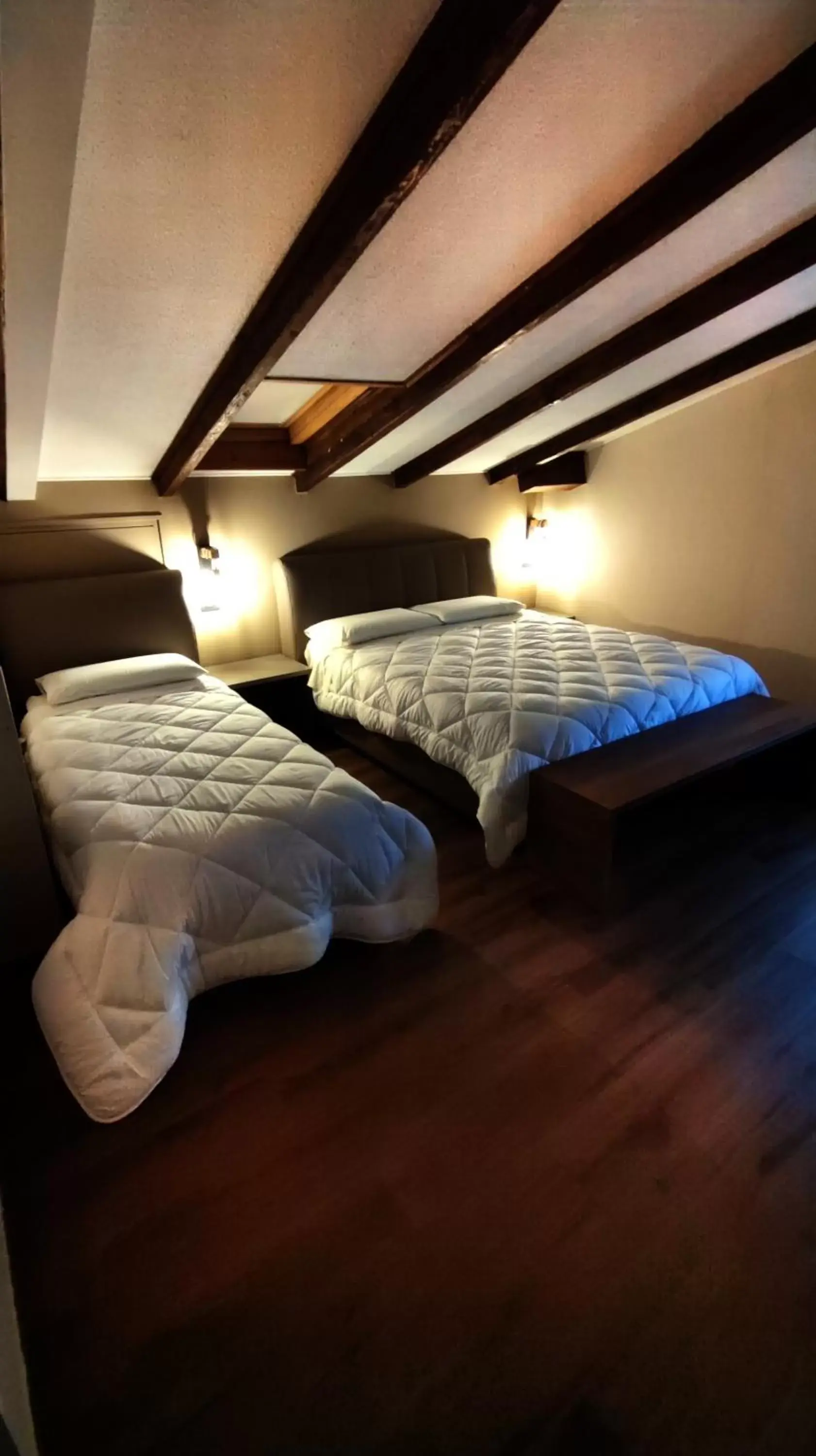 Deluxe Queen Room in Hotel Emiliana Deluxe Queen Room in Hotel Emiliana