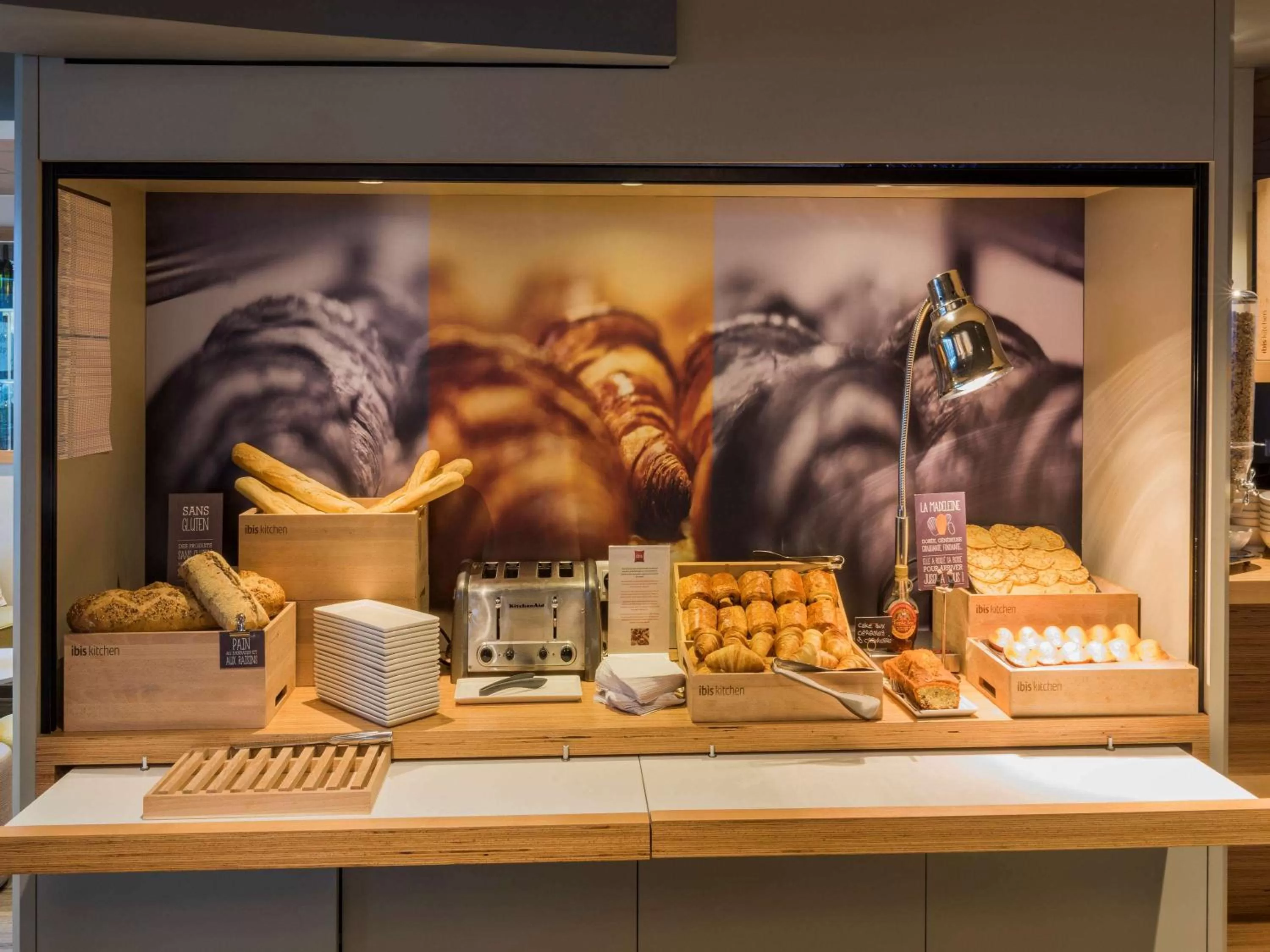 Restaurant/places to eat in ibis Tours Nord