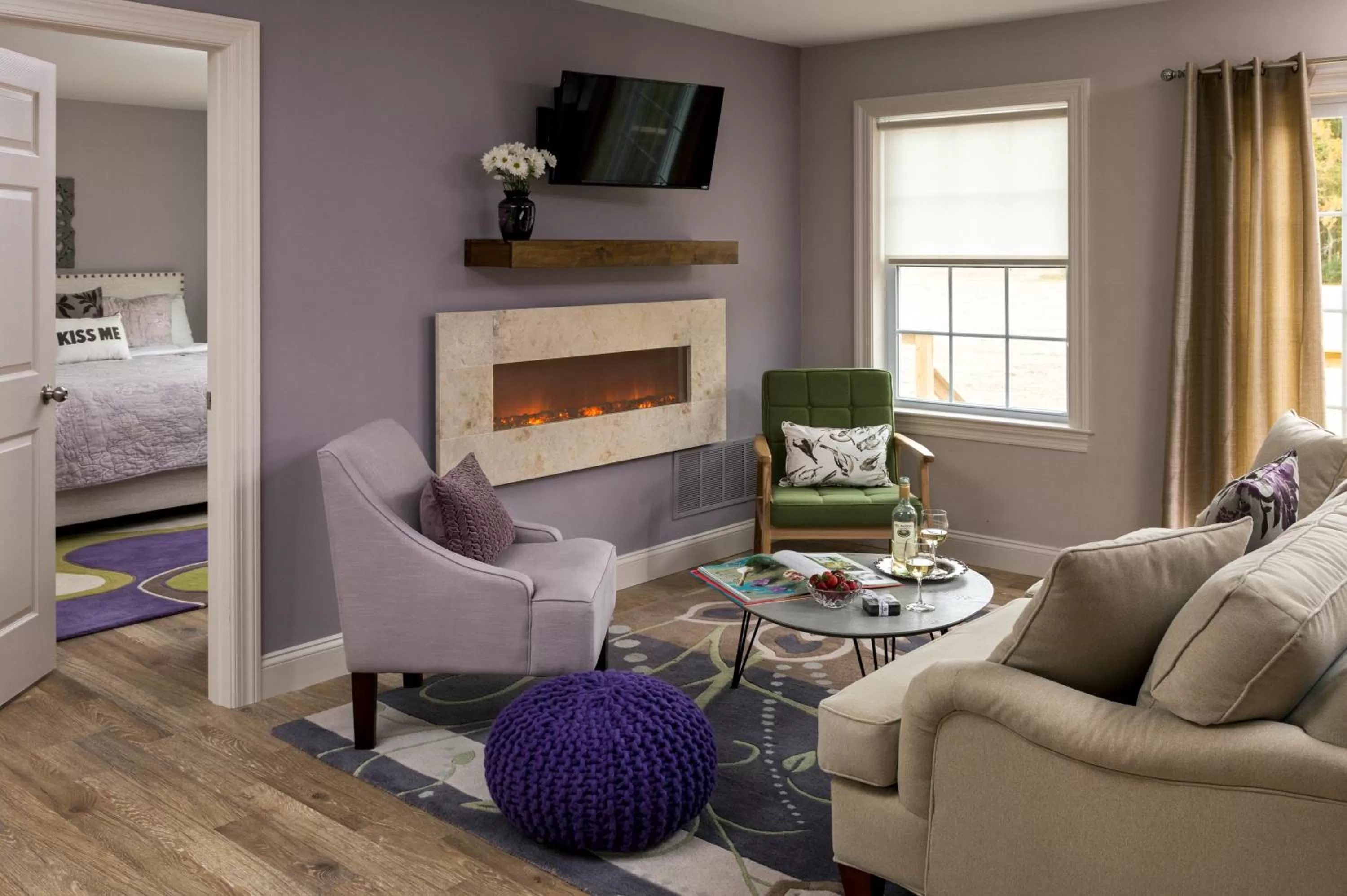 Decorative detail in Inn at Huntingfield Creek