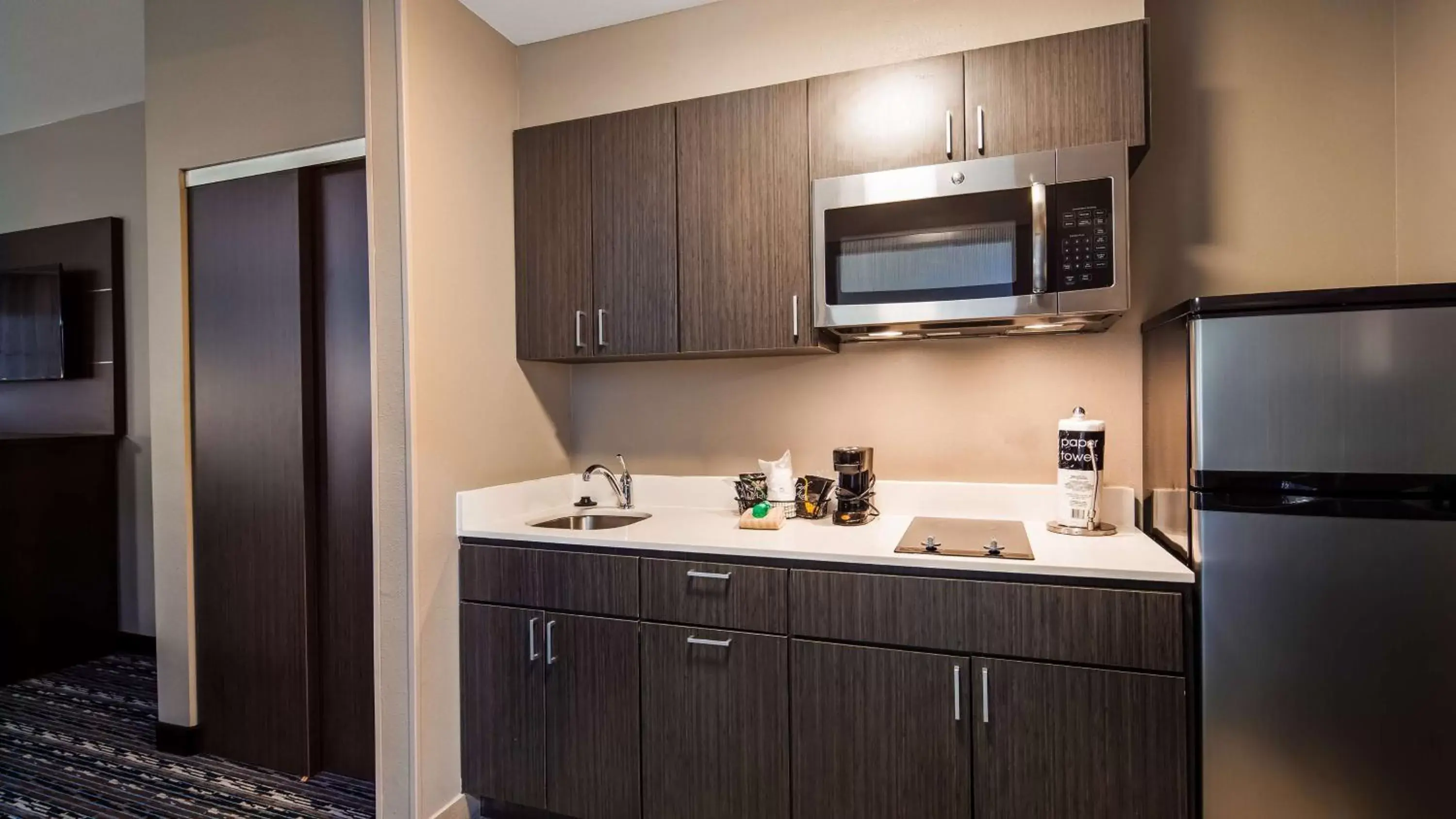 King Room with Kitchenette - Disability Access in Best Western Plus Pasadena Inn & Suites King Room with Kitchenette - Disability Access in Best Western Plus Pasadena Inn & Suites