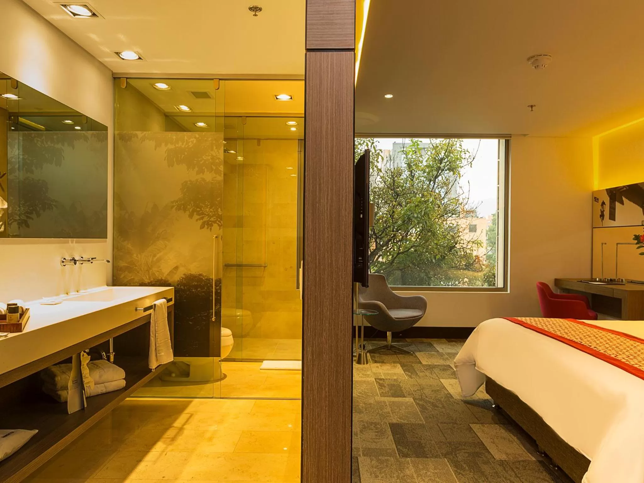 Bathroom, Bed in EK Hotel By Preferred Hotels Group