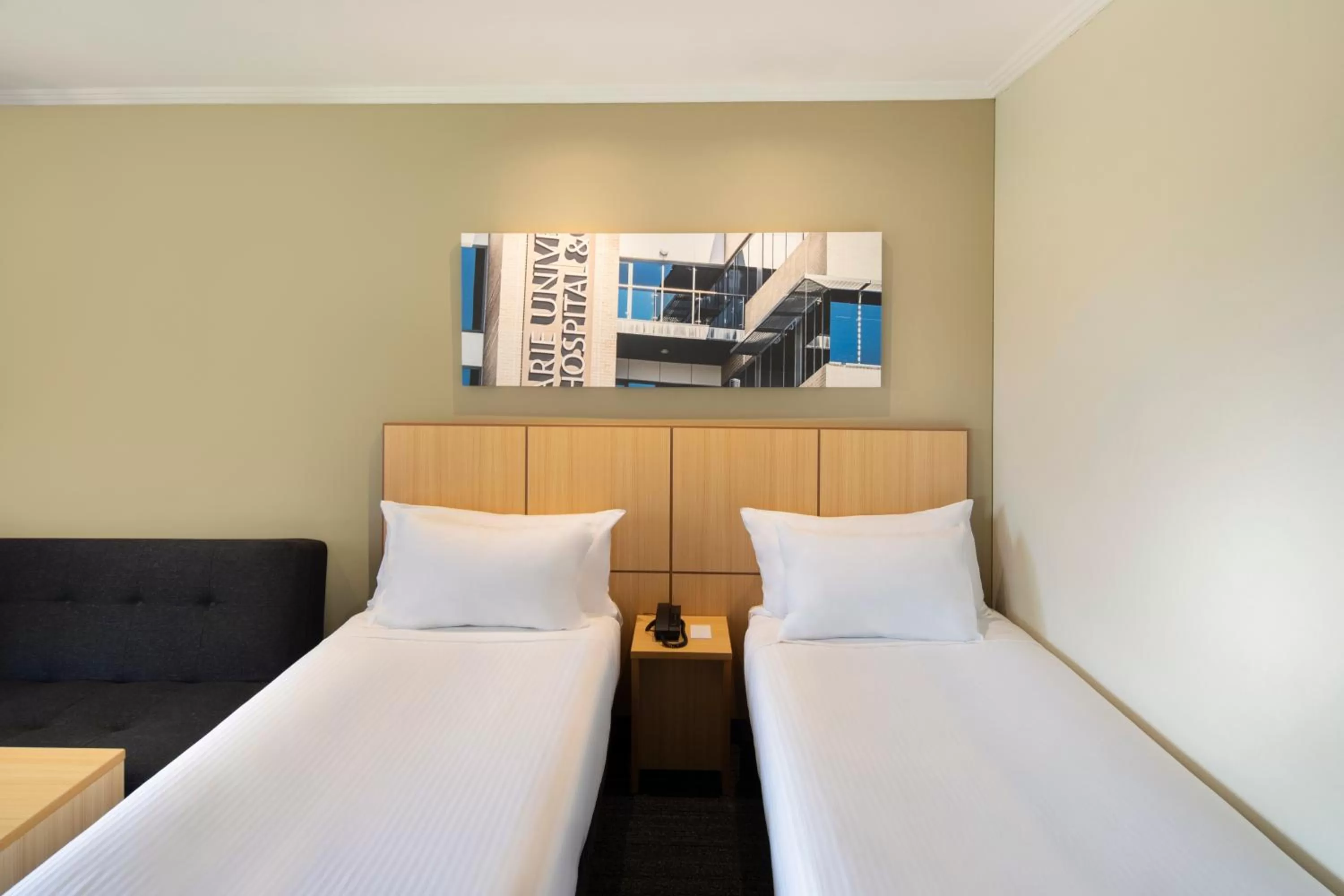Photo of the whole room, Bed in Mercure Sydney Macquarie Park