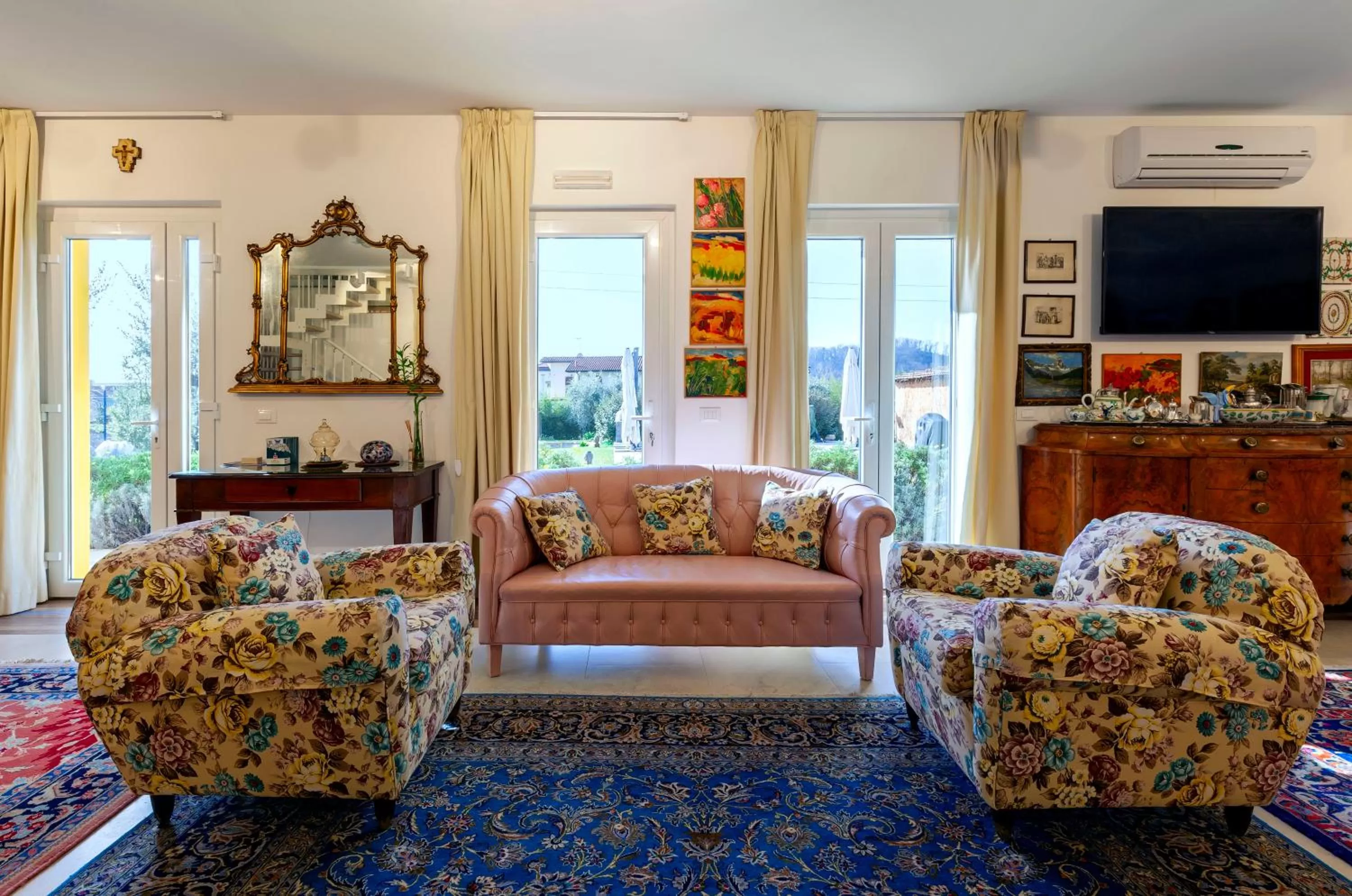 Communal lounge/ TV room in Le Ginestre