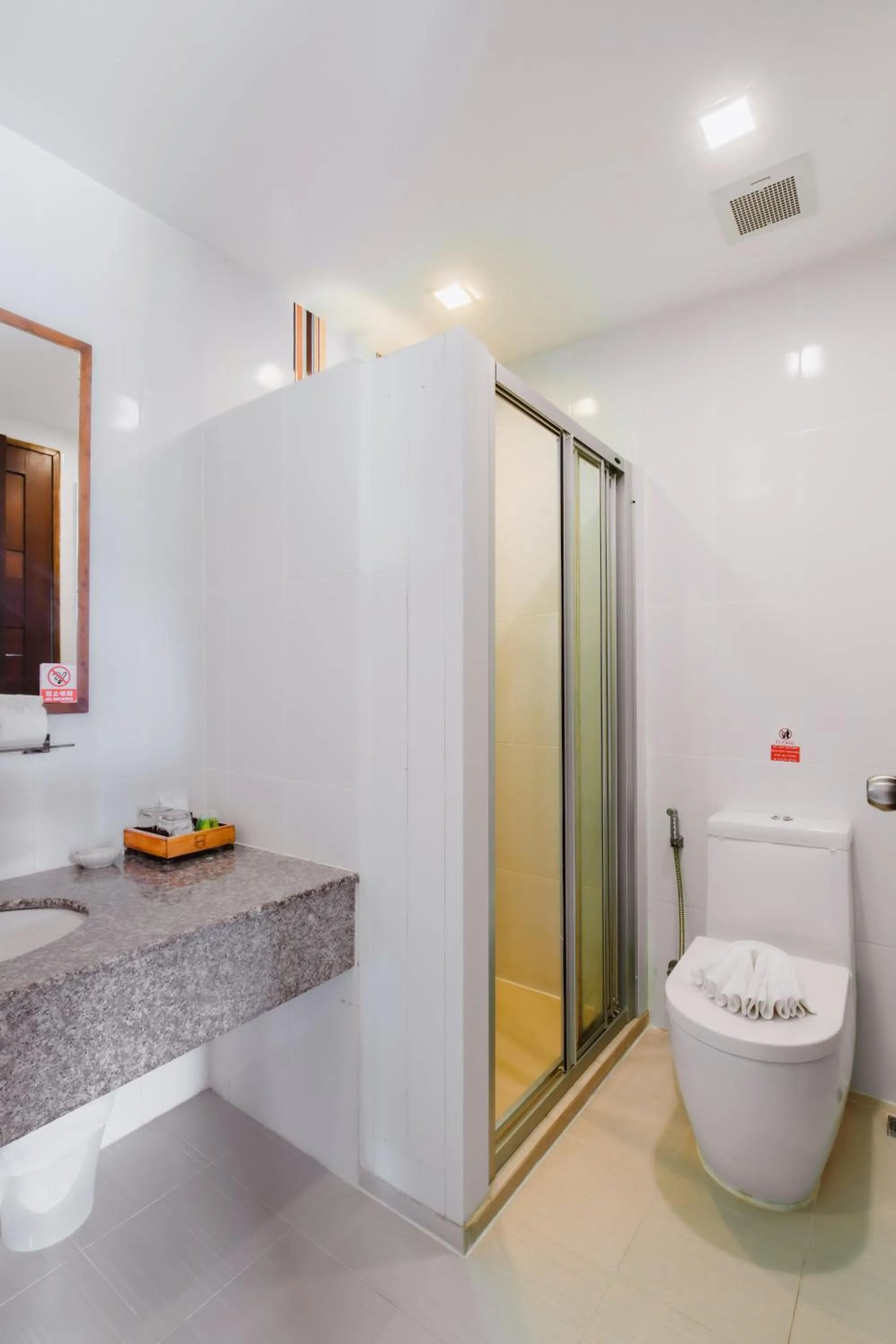 Shower in Elite Suites Patong