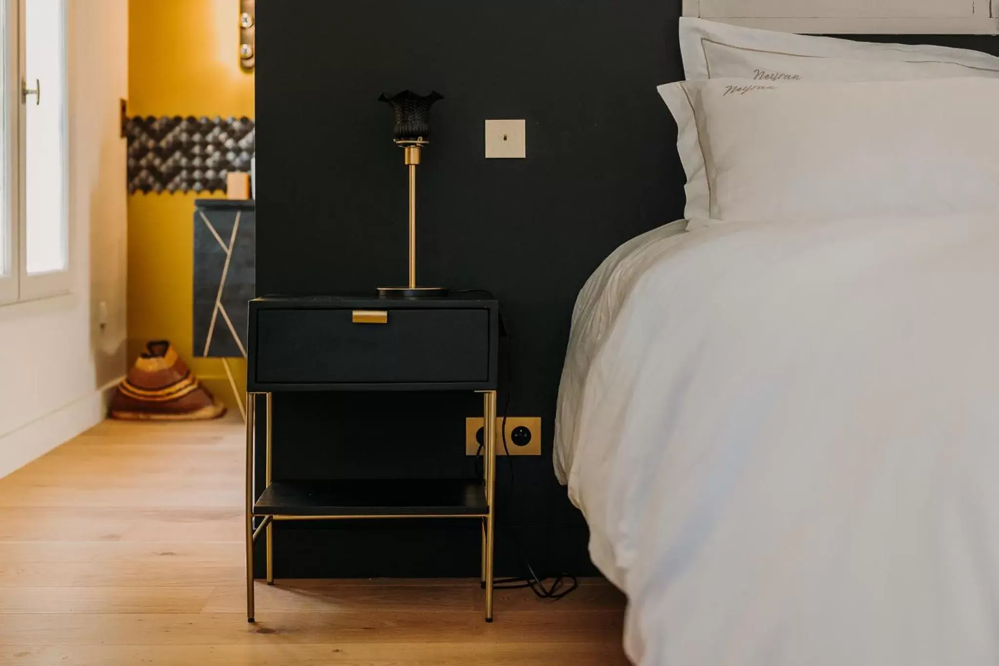 Deluxe Double Room with Shower in Château de Neyran chambre d'hôtes & Spa Deluxe Double Room with Shower in Château de Neyran chambre d'hôtes & Spa