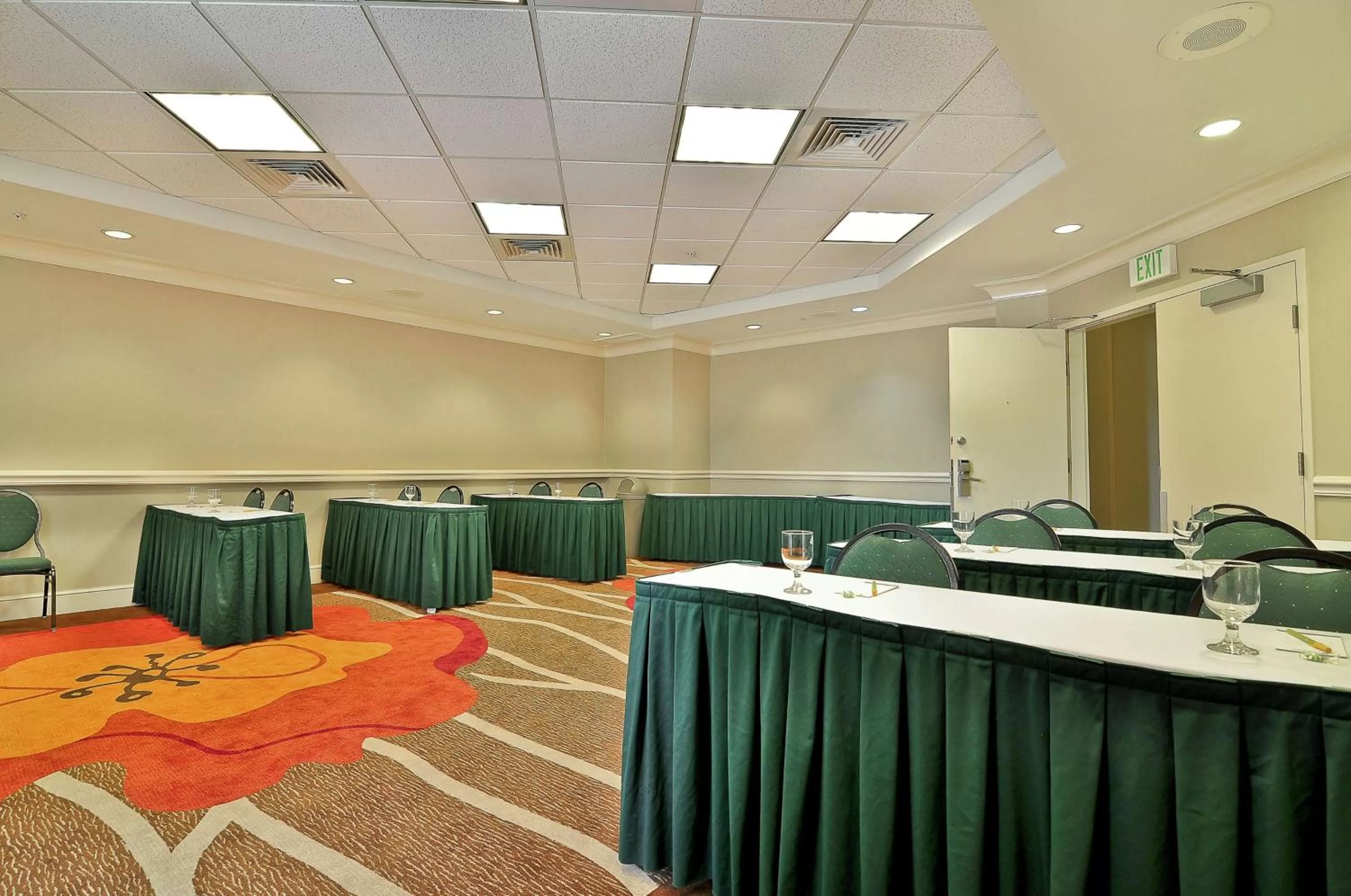Dining area in Hilton Garden Inn Tampa North
