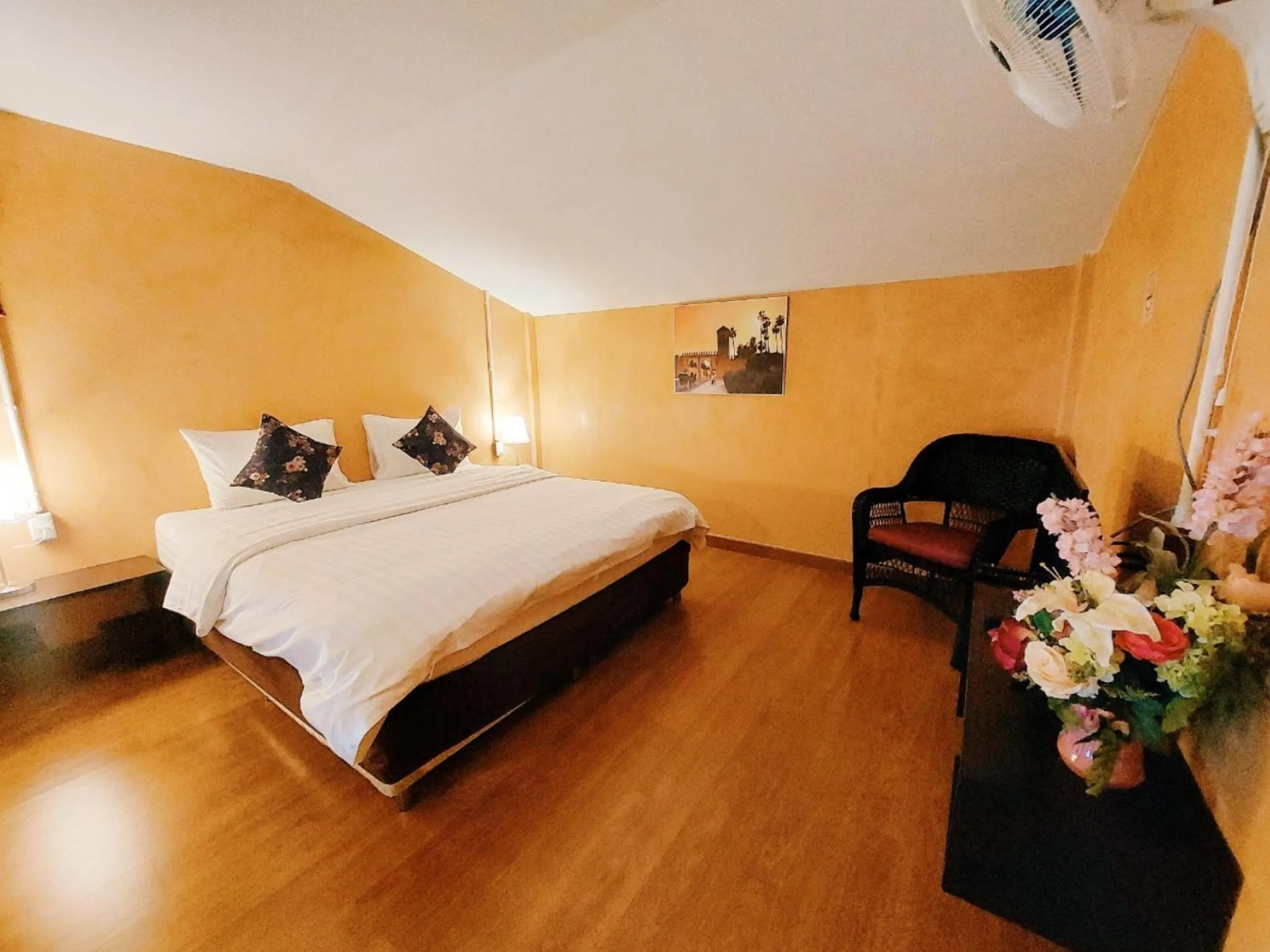 Bedroom, Bed in Retro Box Hotel Chumphon