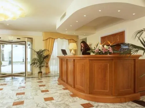Lobby or reception in Hotel Holiday Sul Lago