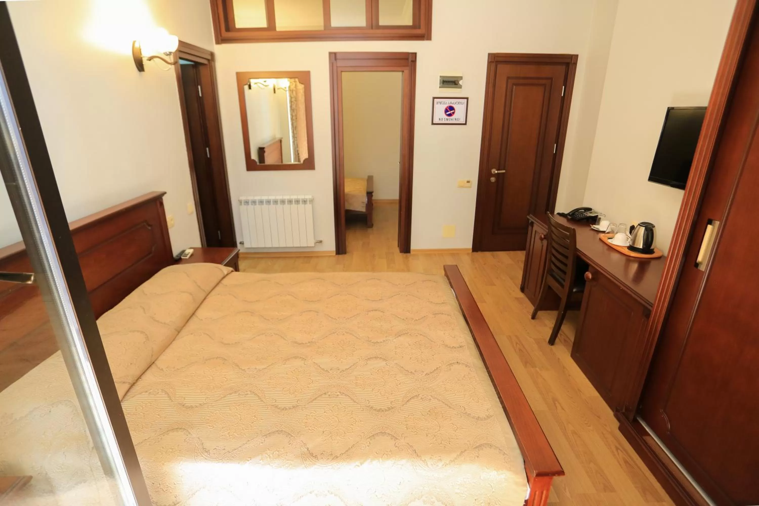 TV/Entertainment Center in Eiffel Hotel