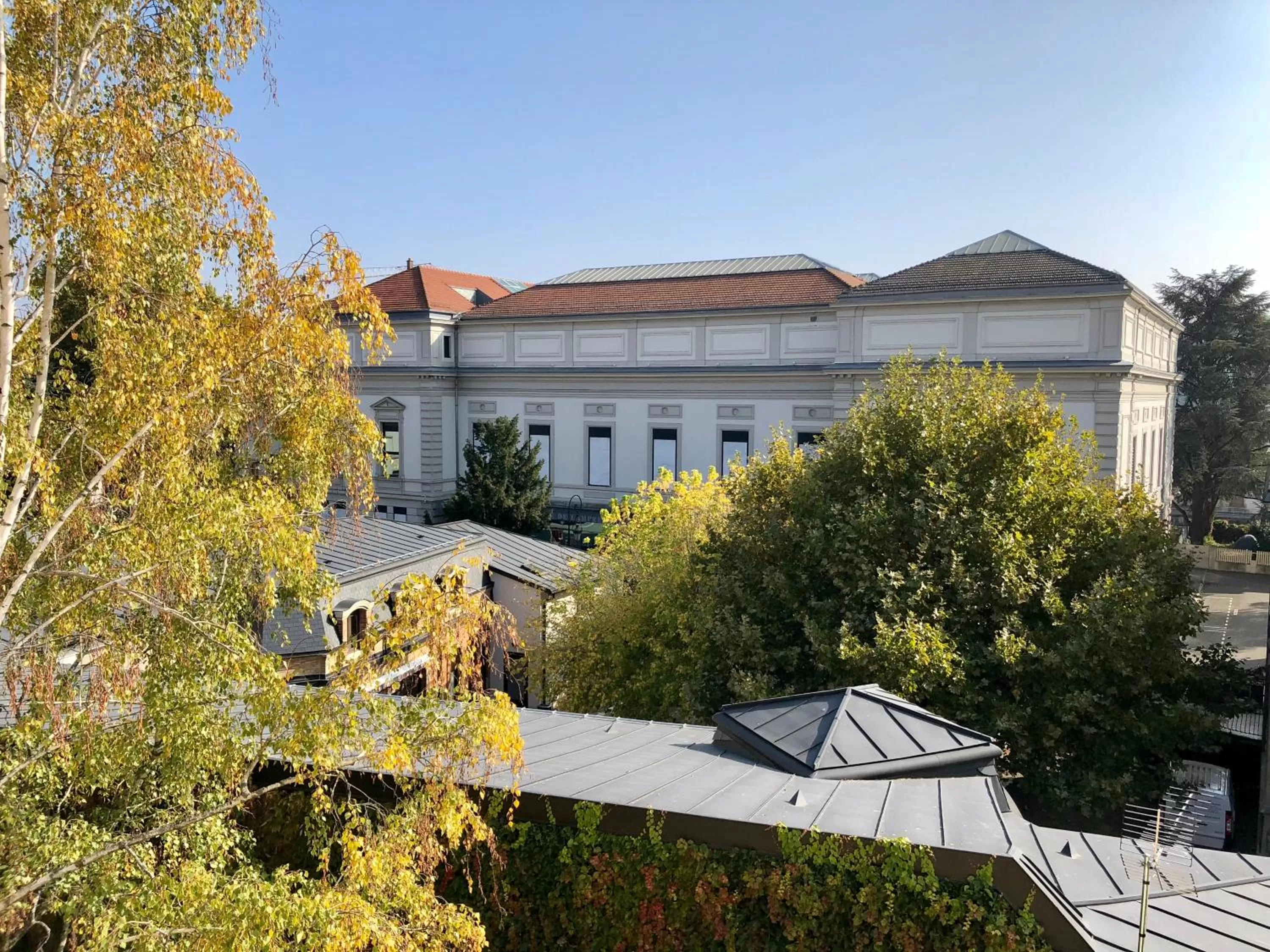 Inner courtyard view in Best Western Hôtel De La Bourse