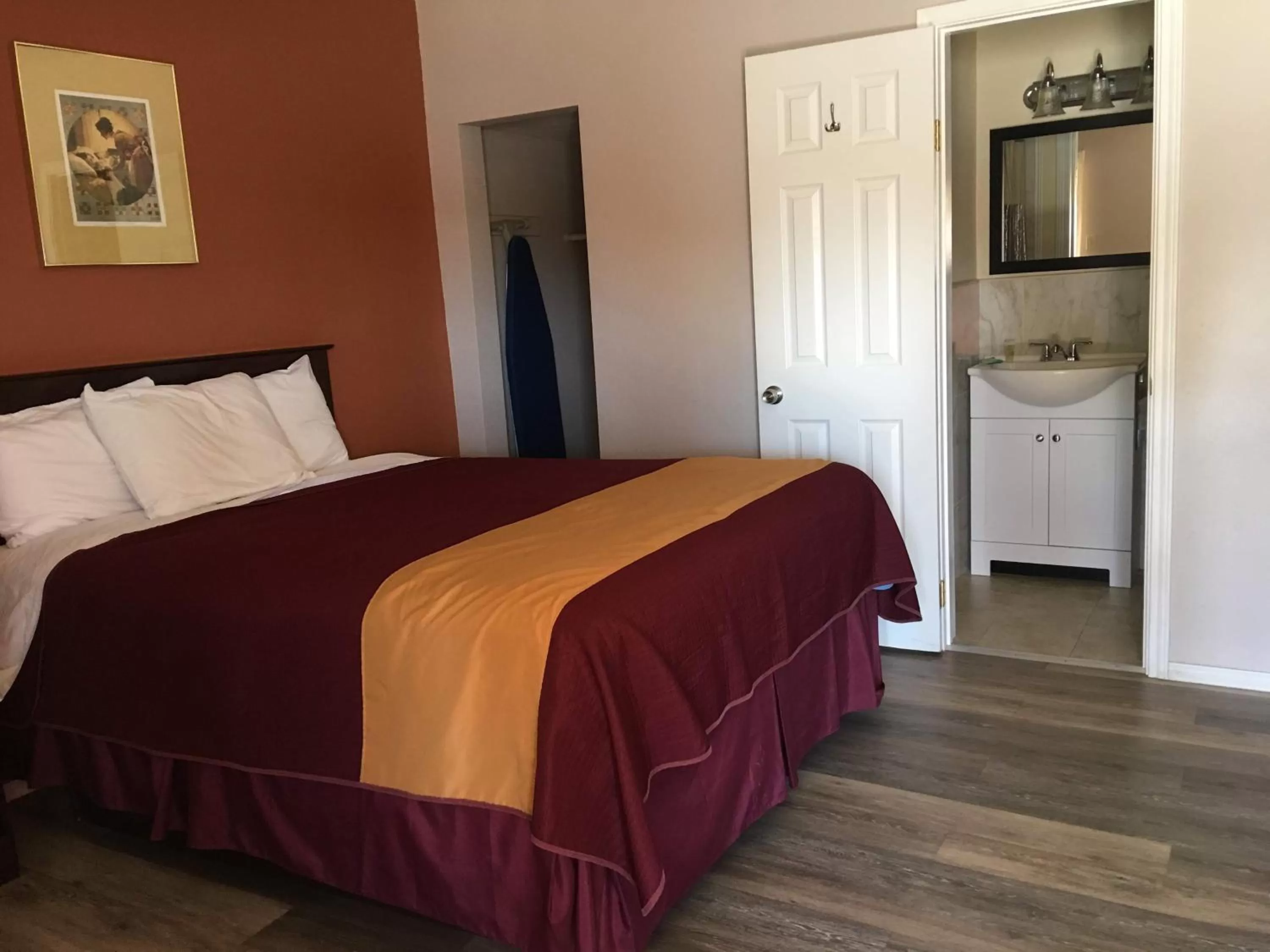 Bed in Americas Best Value Inn Ozona